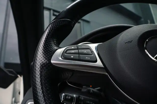 Mercedes-Benz C-Class view 21