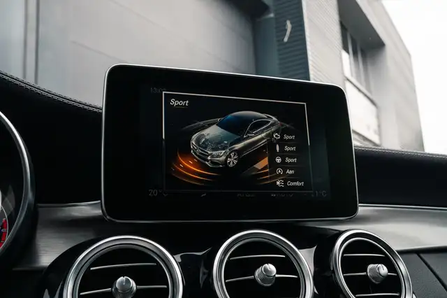 Mercedes-Benz C-Class view 27