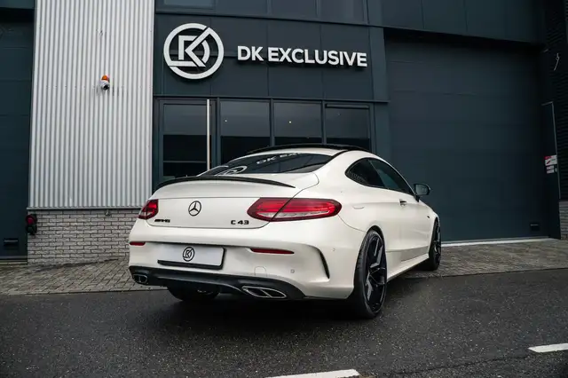 Mercedes-Benz C-Class view 4