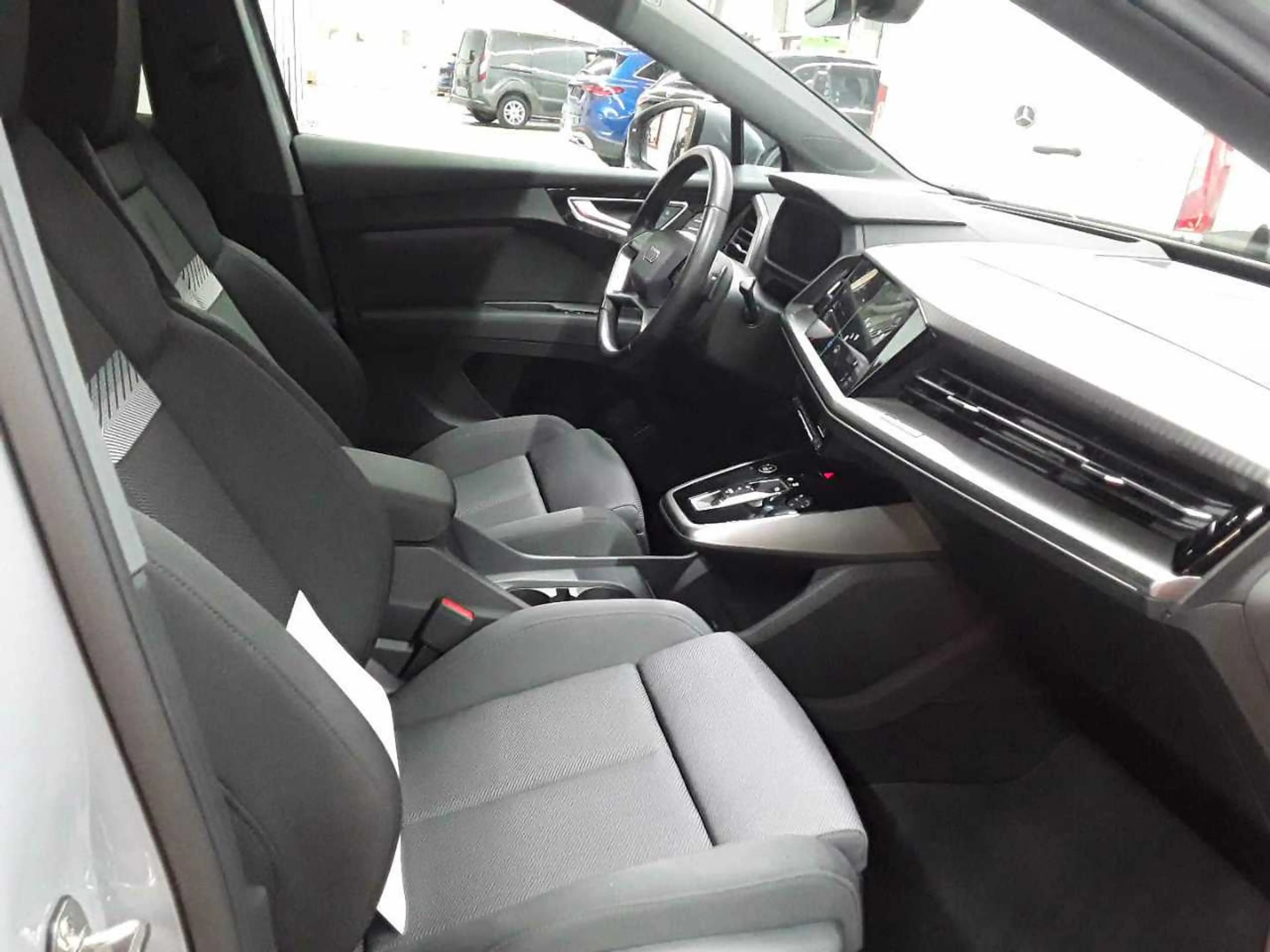 Audi Q4 e-tron 40 — photo 8