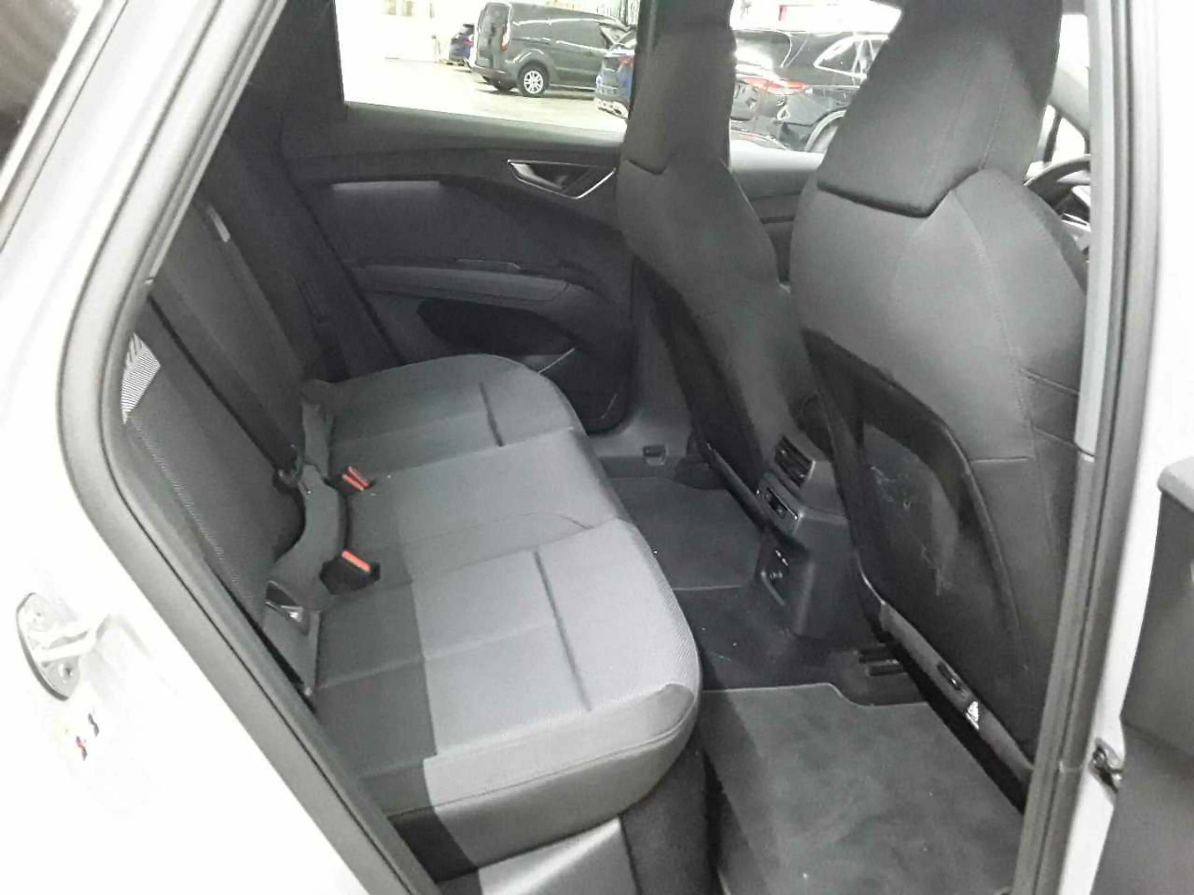 Audi Q4 e-tron 40 — photo 14