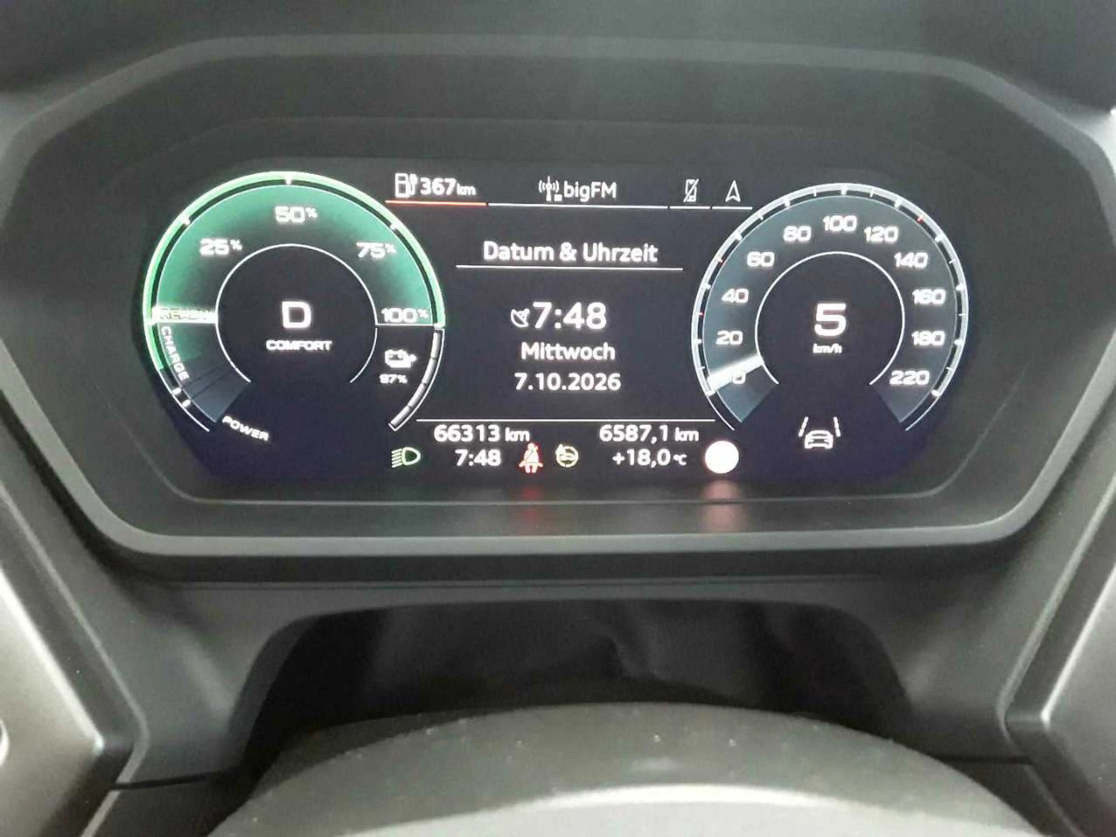Audi Q4 e-tron 40 — photo 11