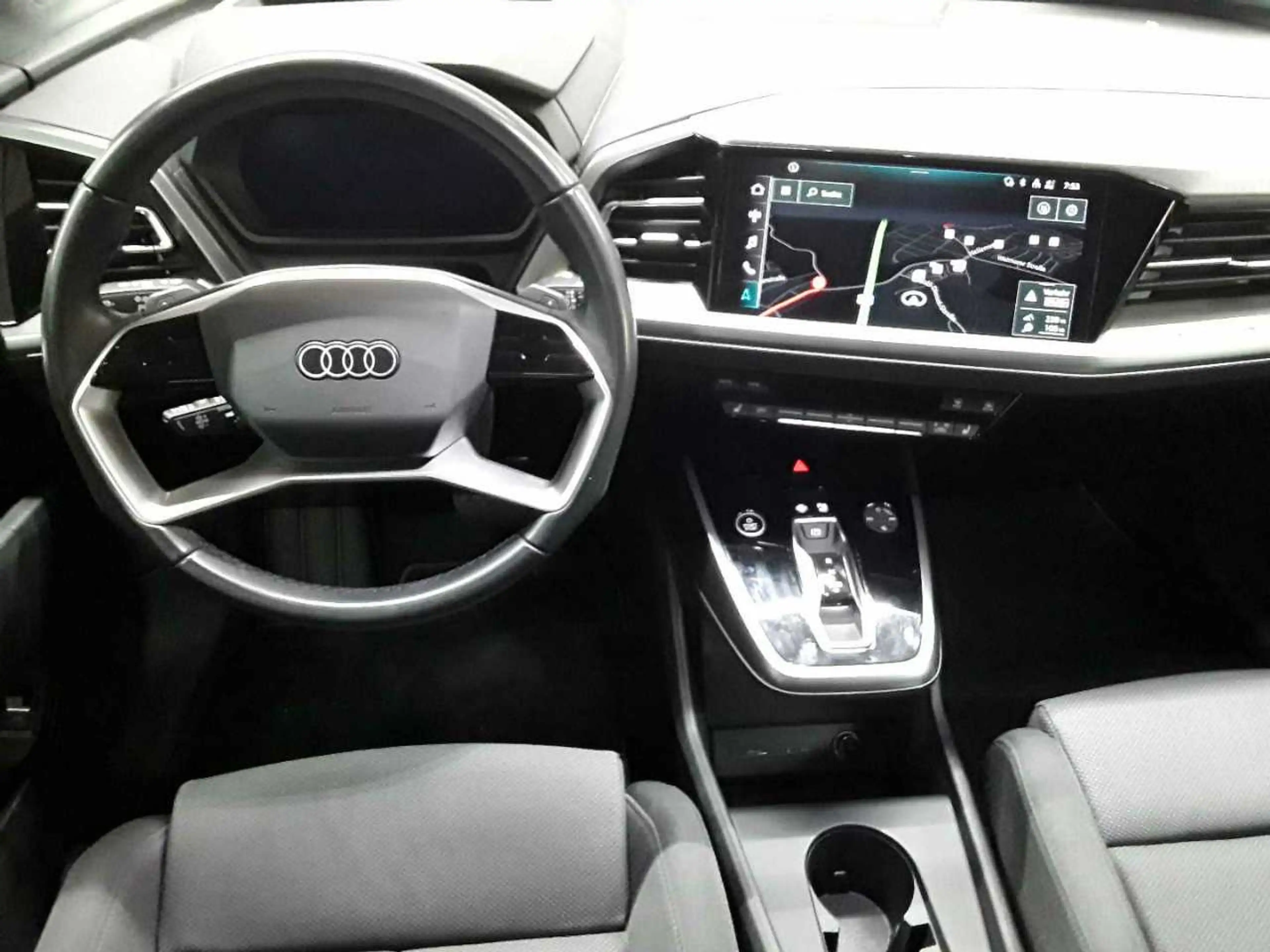 Audi Q4 e-tron 40 — photo 10