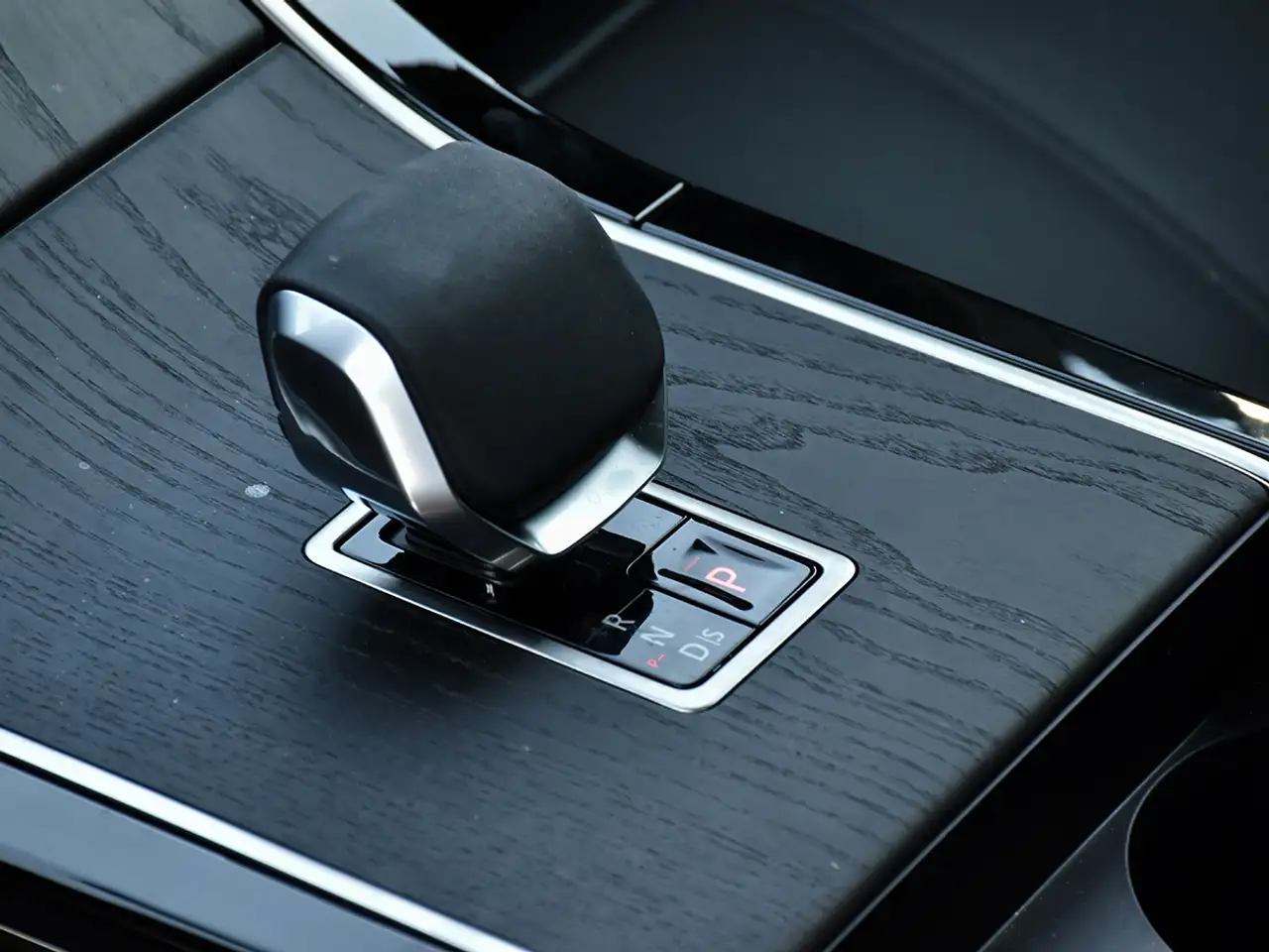 Land Rover Range Rover Velar снимка Land Rover Range Rover Velar