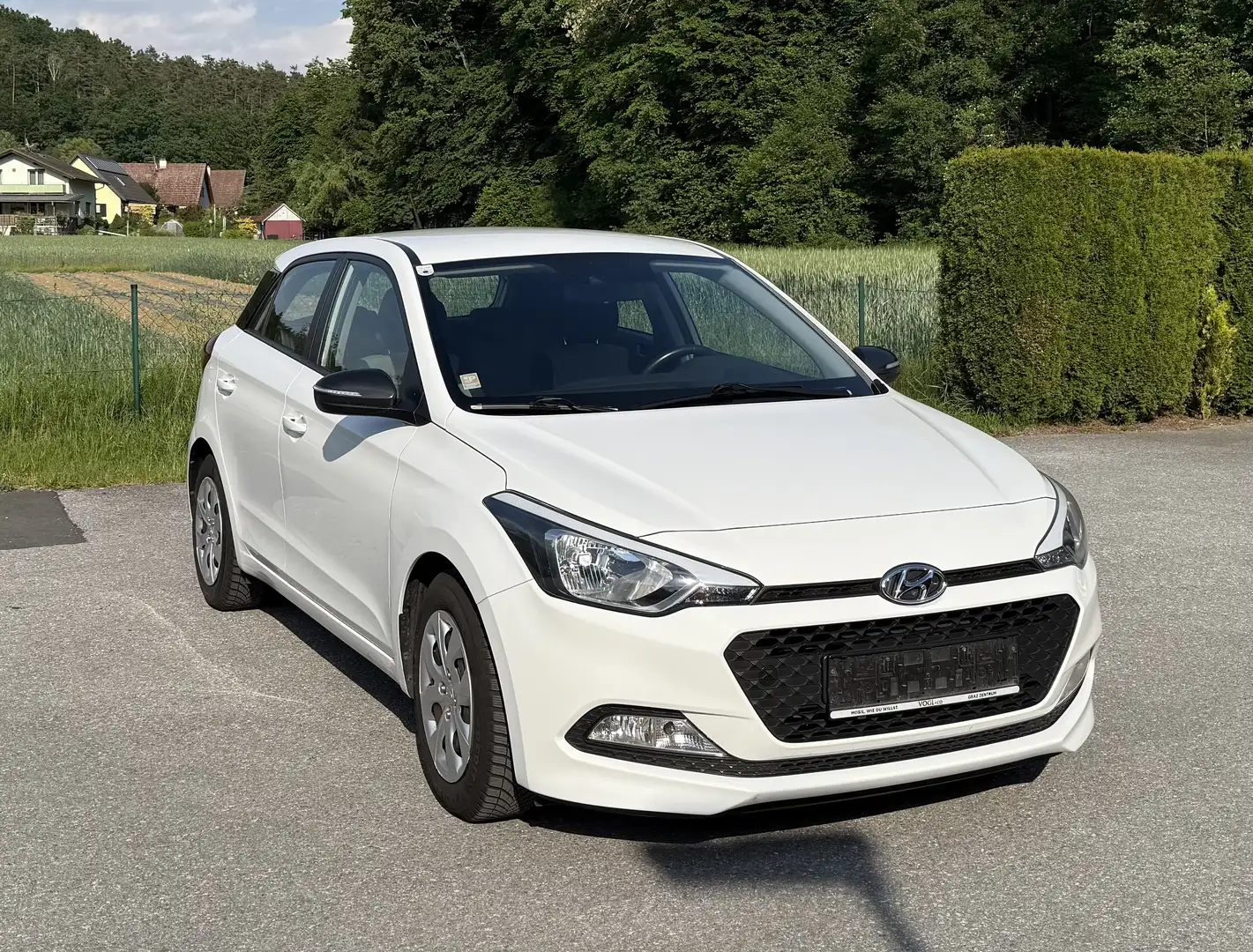 Hyundai i20 1,25 Limited Plus Edition Start/Stopp Automatik Weiß - 2