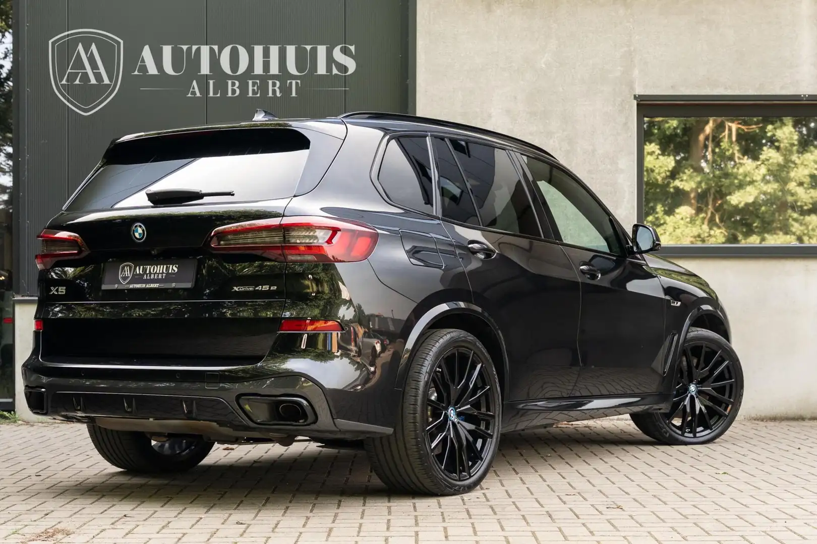 BMW X5 xDrive45e M-Sport Massage 22'' Trekhaak 360c Pano Schwarz - 2