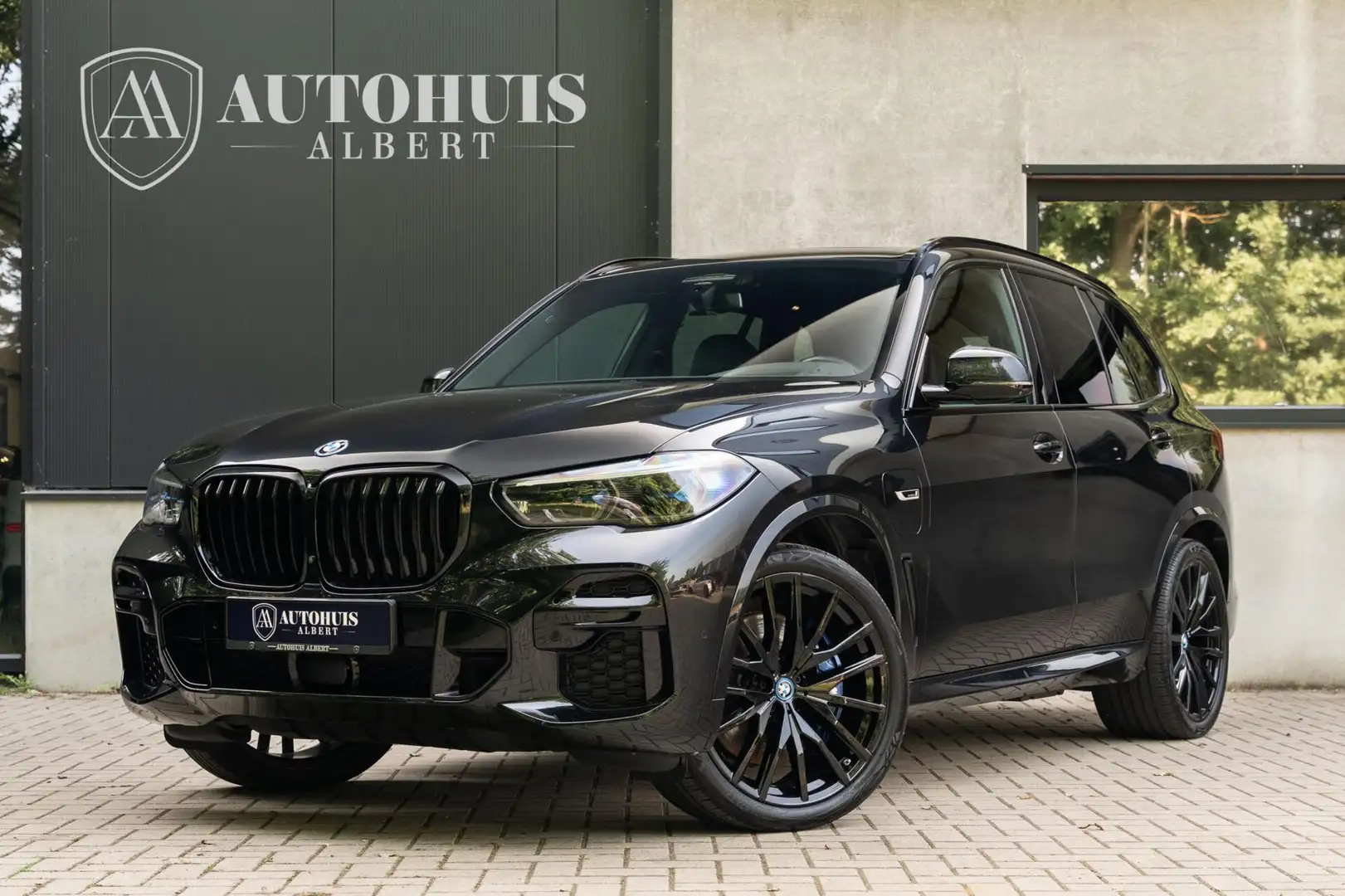 BMW X5 xDrive45e M-Sport Massage 22'' Trekhaak 360c Pano Schwarz - 1
