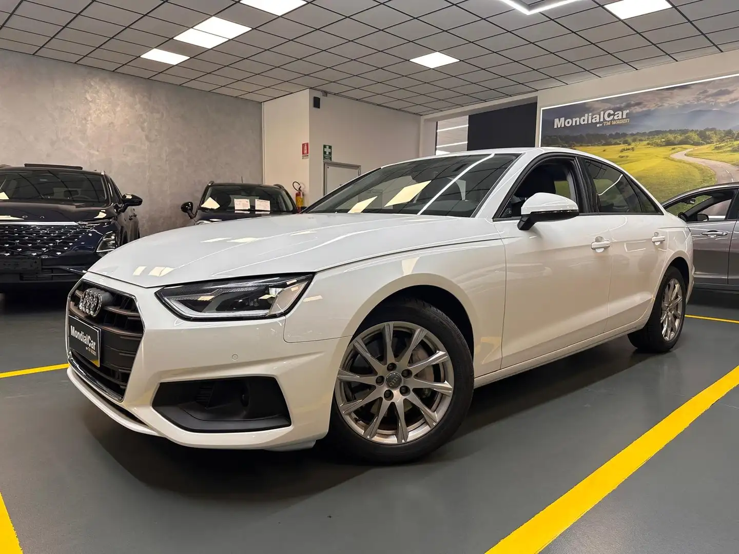 Audi A4 40 2.0 tfsi mhev Business 204cv s-tronic Bianco - 1