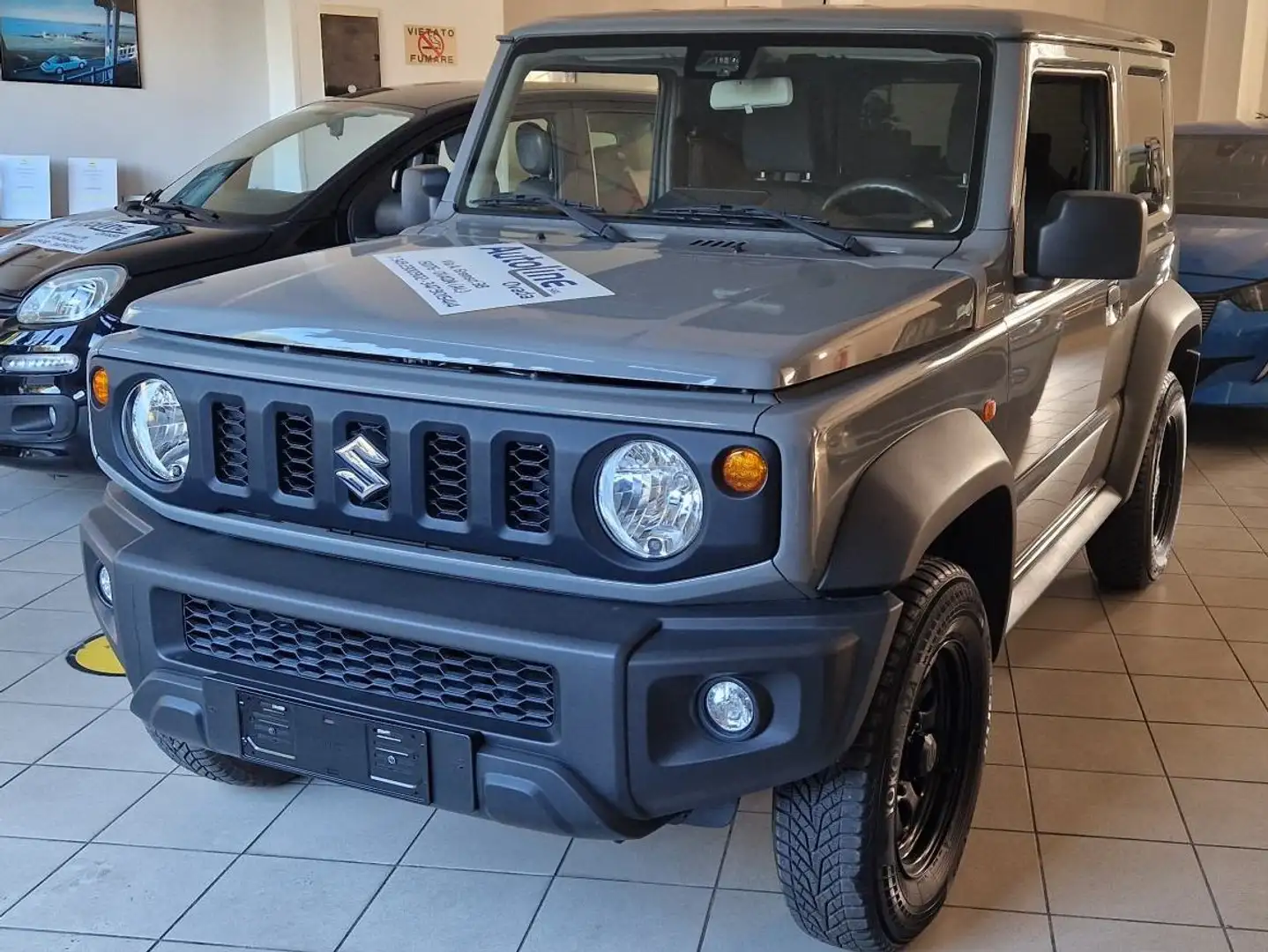 Suzuki Jimny 1.5 Confort  4wd allgrip 4 POSTI nuovo modello Gris - 1