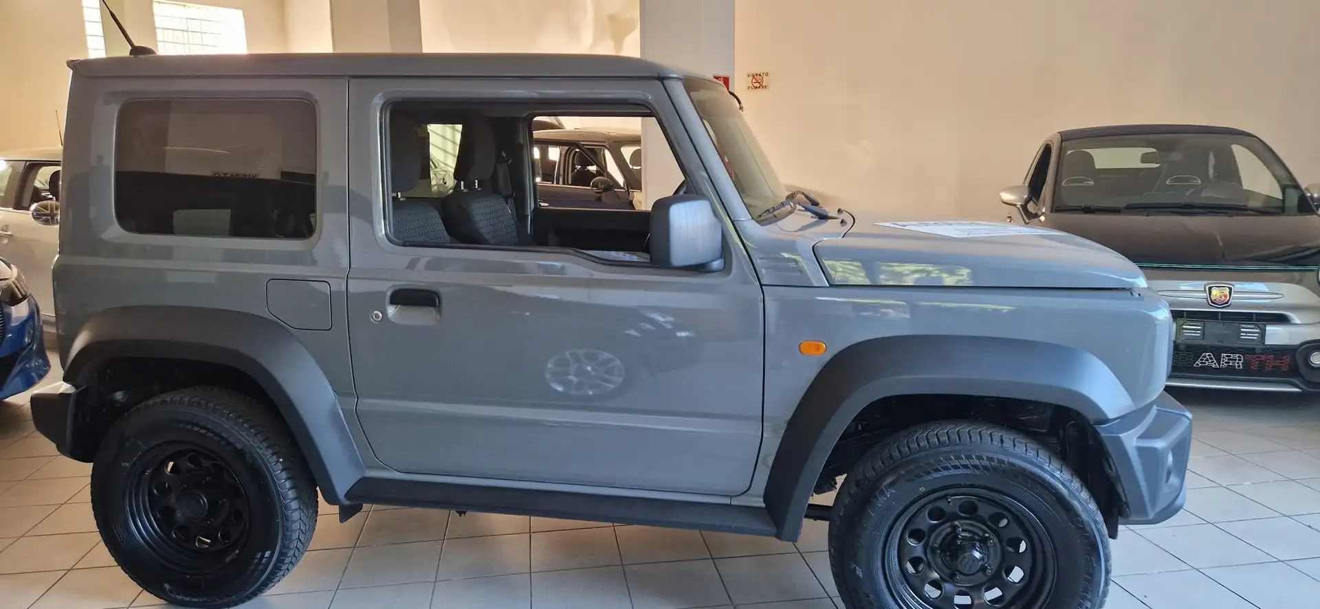 Suzuki Jimny 1.5 Confort  4wd allgrip 4 POSTI nuovo modello Gris - 2