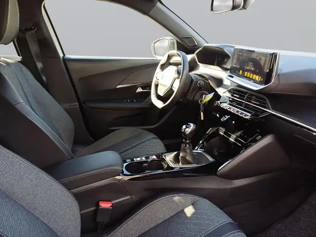 Peugeot 2008 view 11