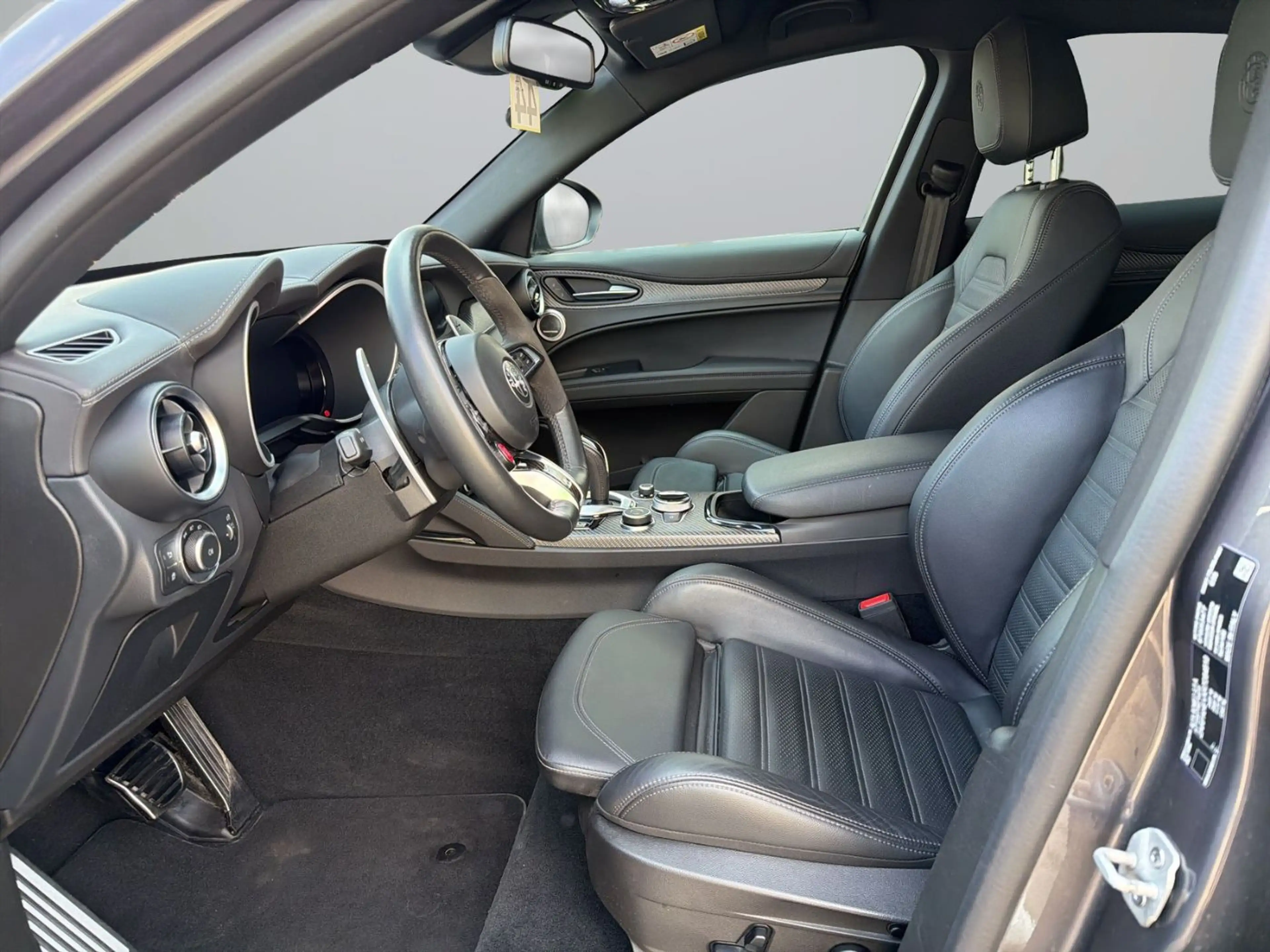 Alfa Romeo Stelvio 2.9 V6 Bi-Turbo QUADRIFOGLIO Q4 Kamera+ — photo 12