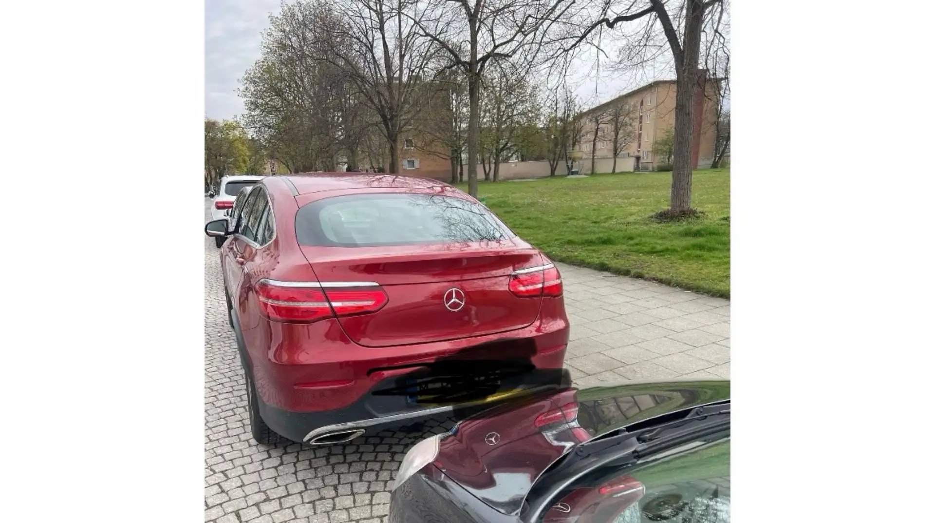 Mercedes-Benz GLC 300 Coupe 4Matic 9G-TRONIC AMG Line Rouge - 2