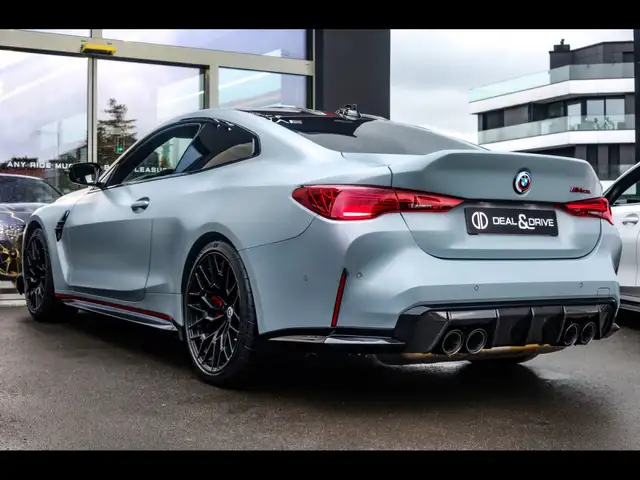 BMW M4 view 3