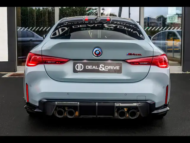 BMW M4 view 4