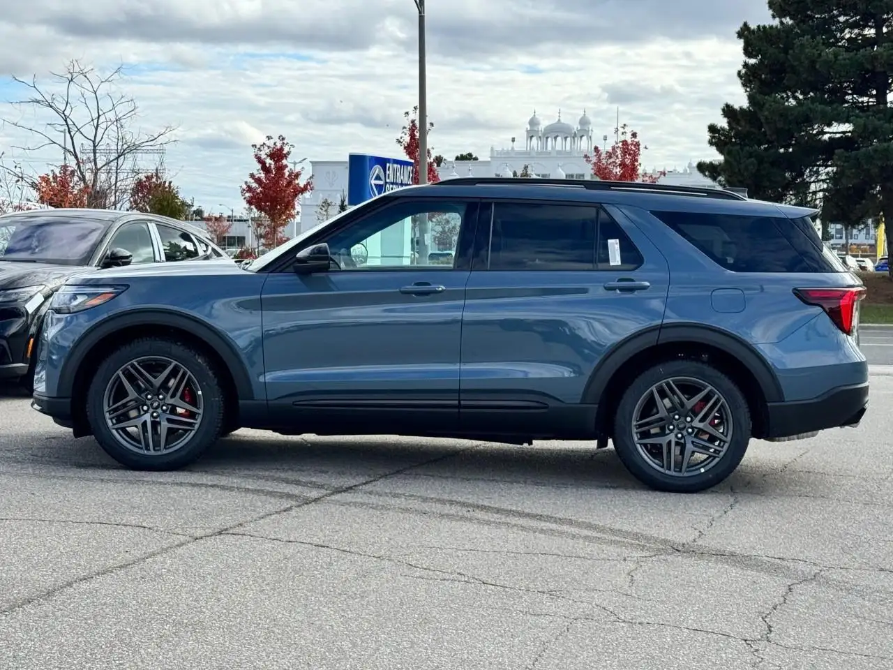Ford Explorer photo Ford Explorer