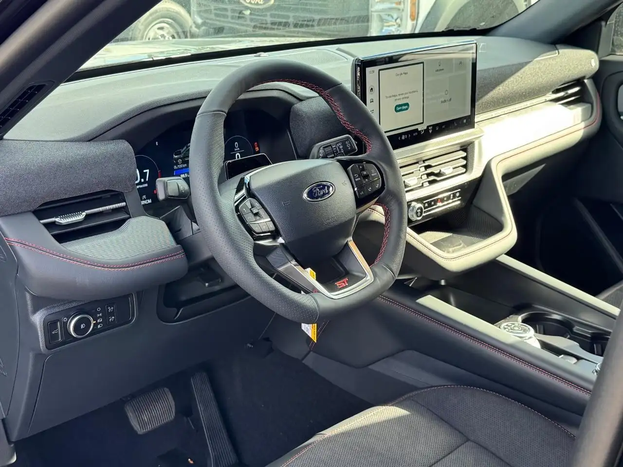 Ford Explorer photo Ford Explorer