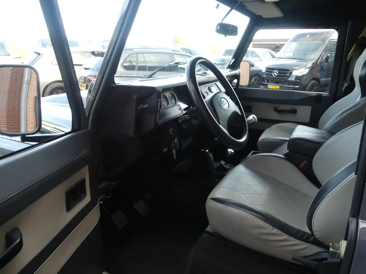Land Rover 90 Benzine 2.0 136pk / 6 persoons, foto 8