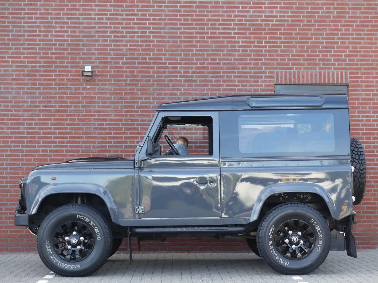 Land Rover 90 Benzine 2.0 136pk / 6 persoons, foto 4