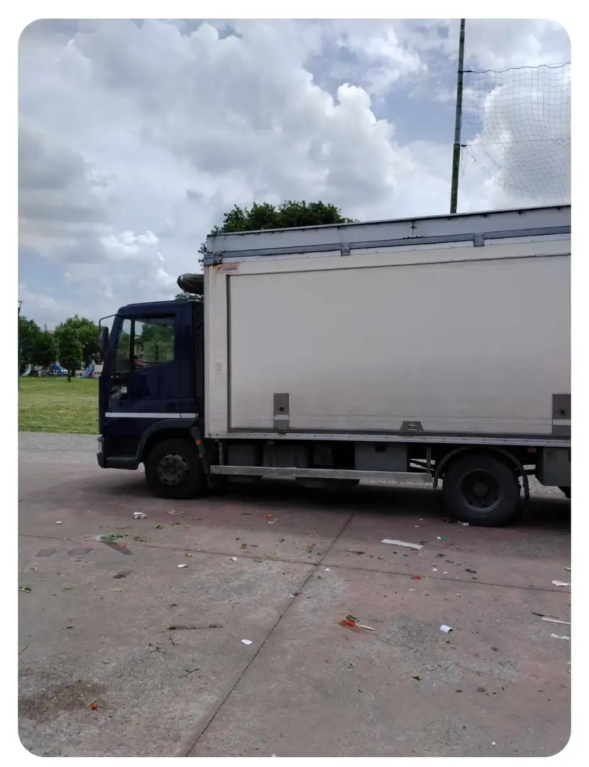 Iveco coibentato tenda e pedana montacarichi - 2
