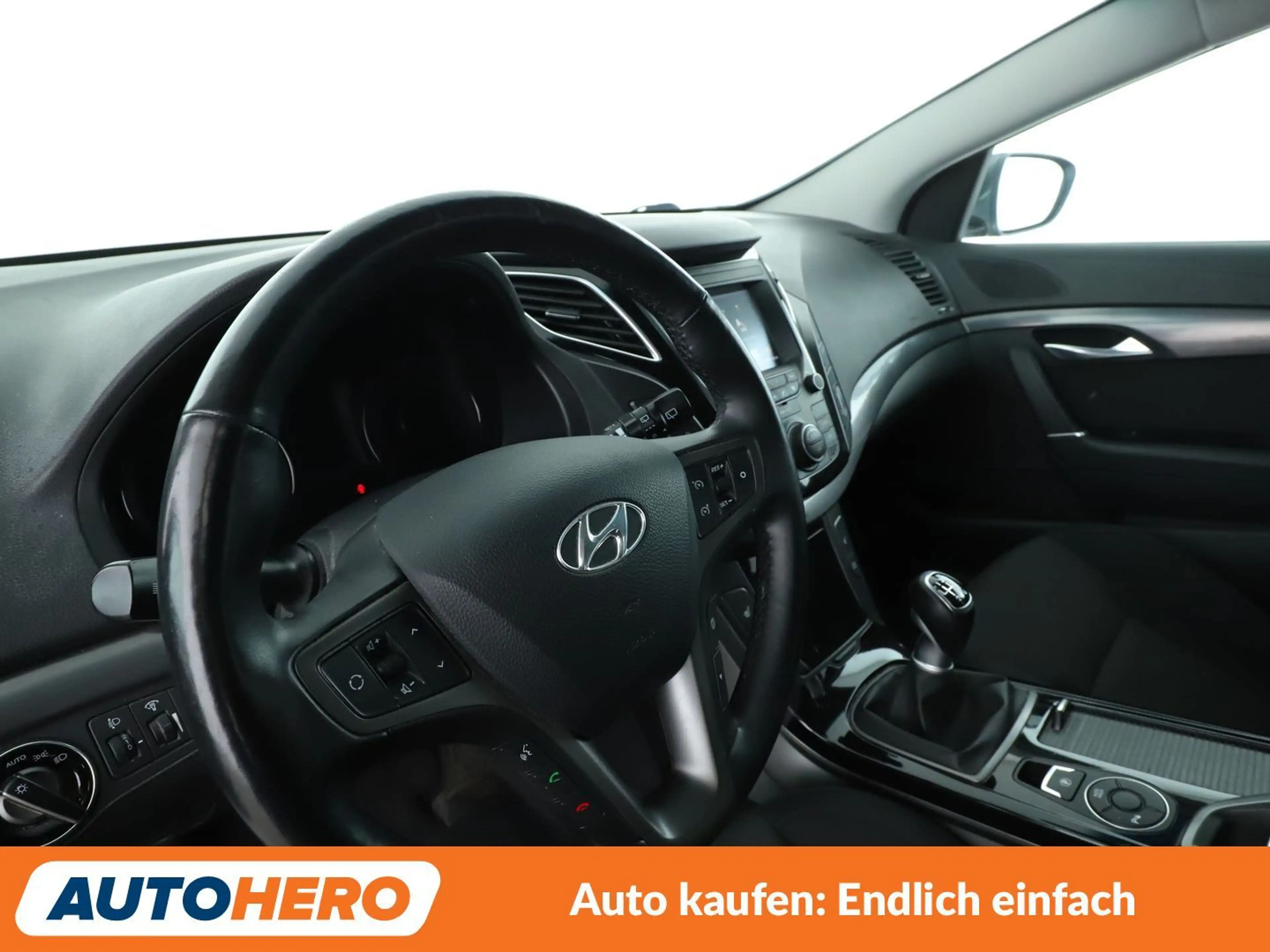 Hyundai i40 1.6 Trend Blue*NAVI*TEMPO*CAM*PDC*SHZ* — photo 11