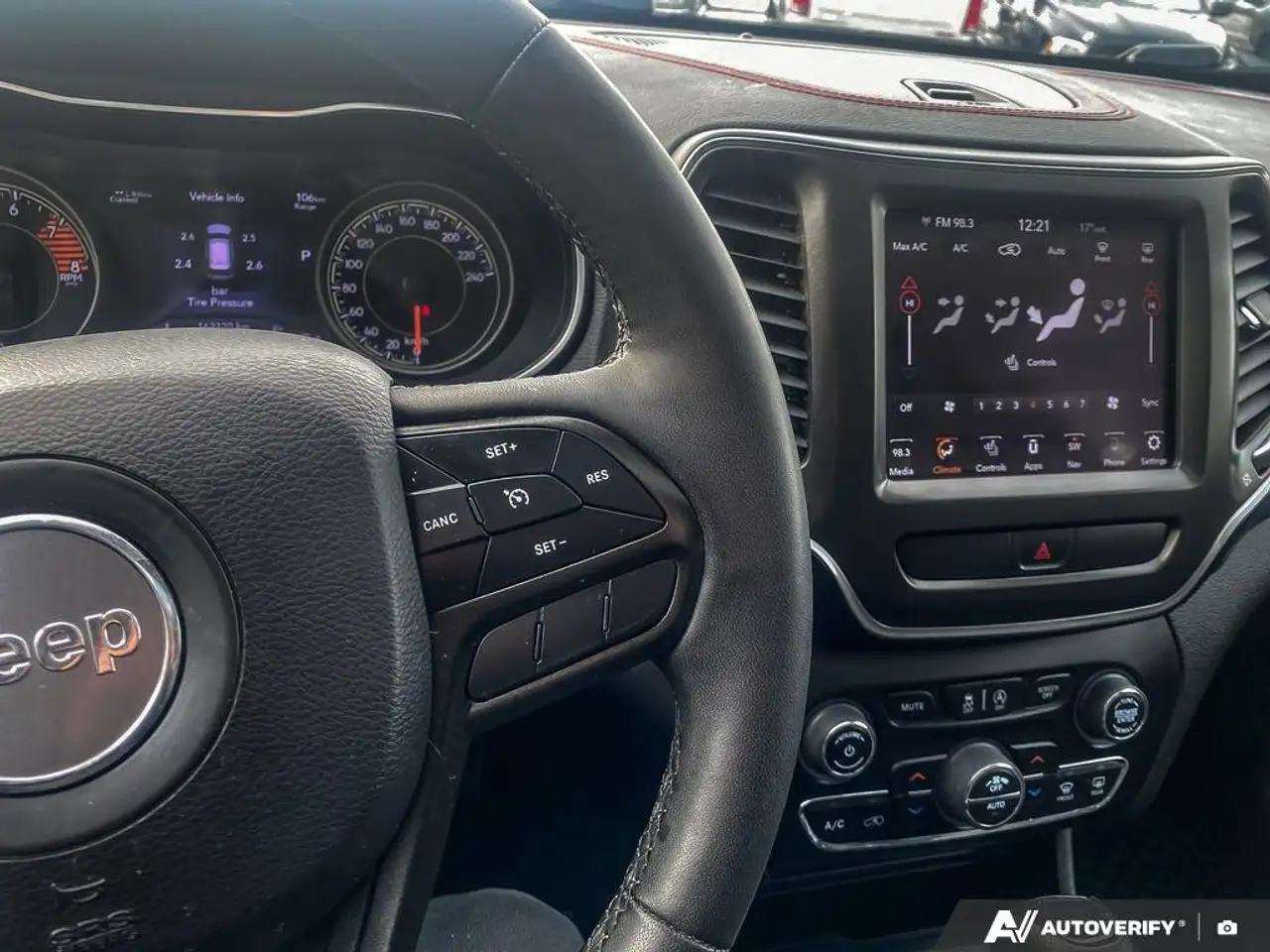 Jeep Cherokee снимка Jeep Cherokee