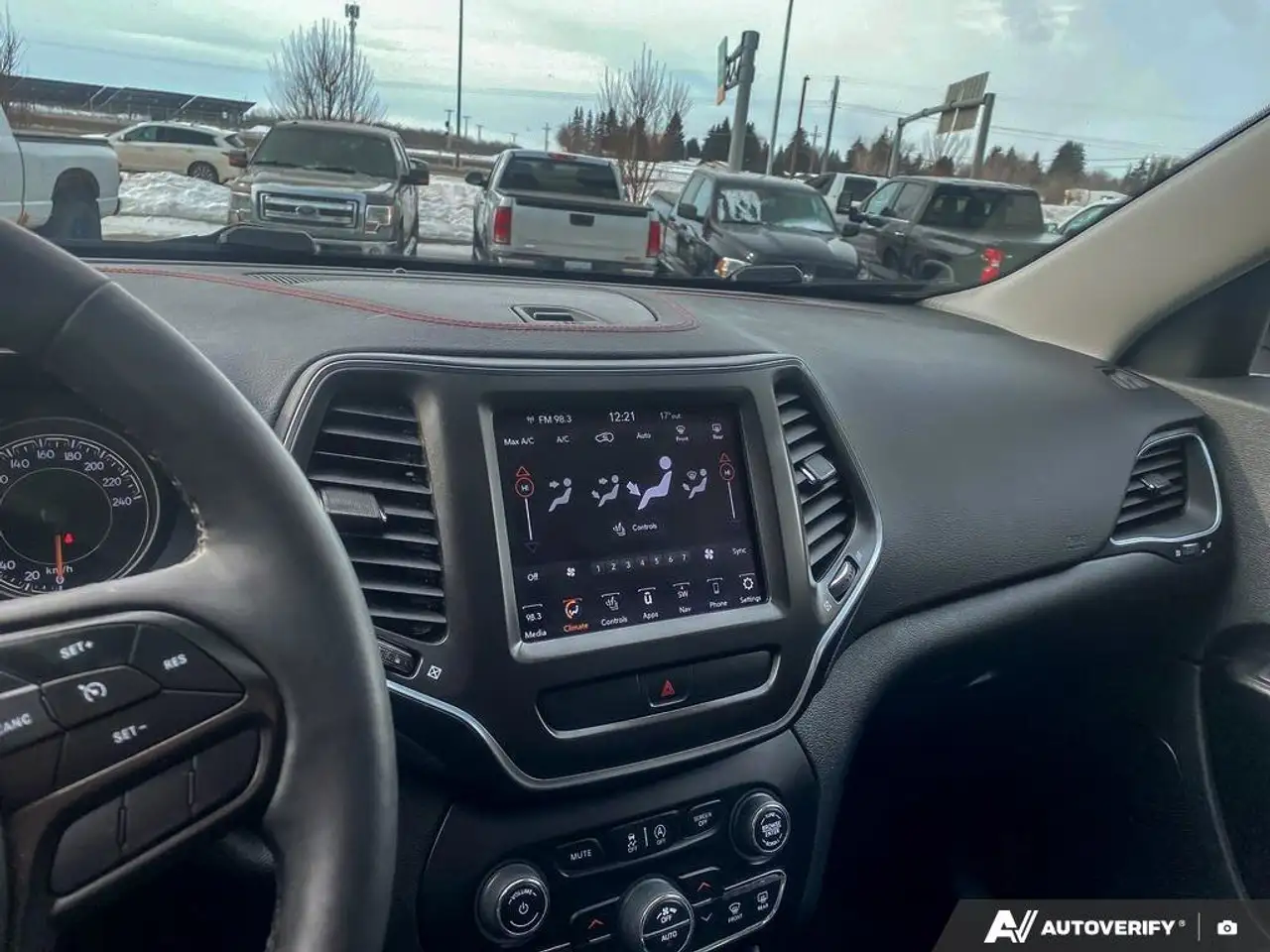 Jeep Cherokee снимка Jeep Cherokee