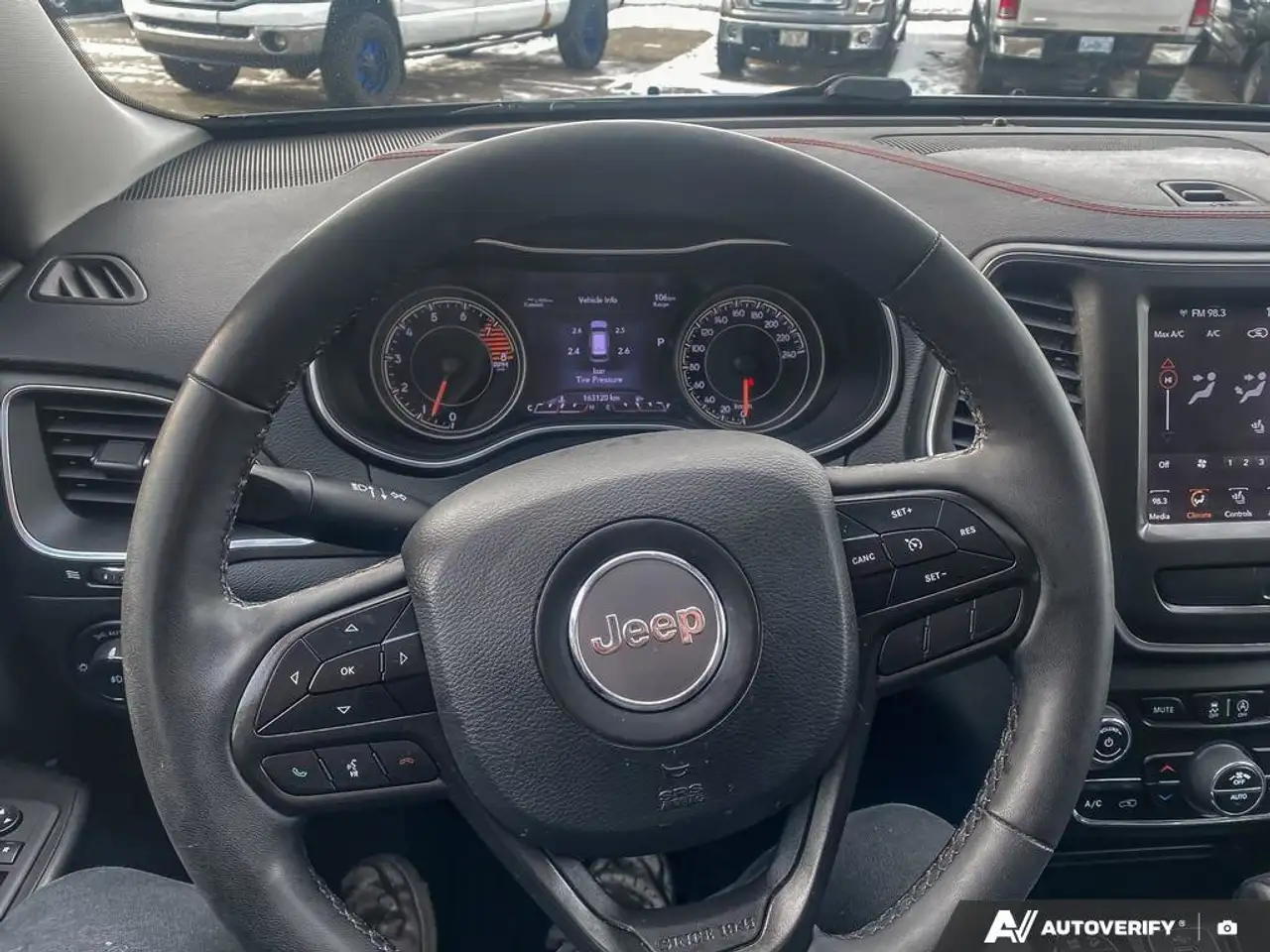 Jeep Cherokee снимка Jeep Cherokee