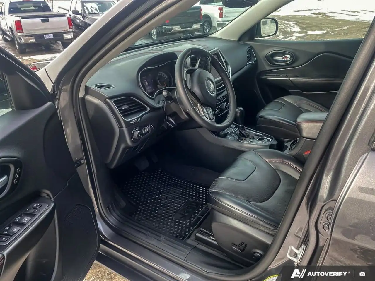 Jeep Cherokee снимка Jeep Cherokee