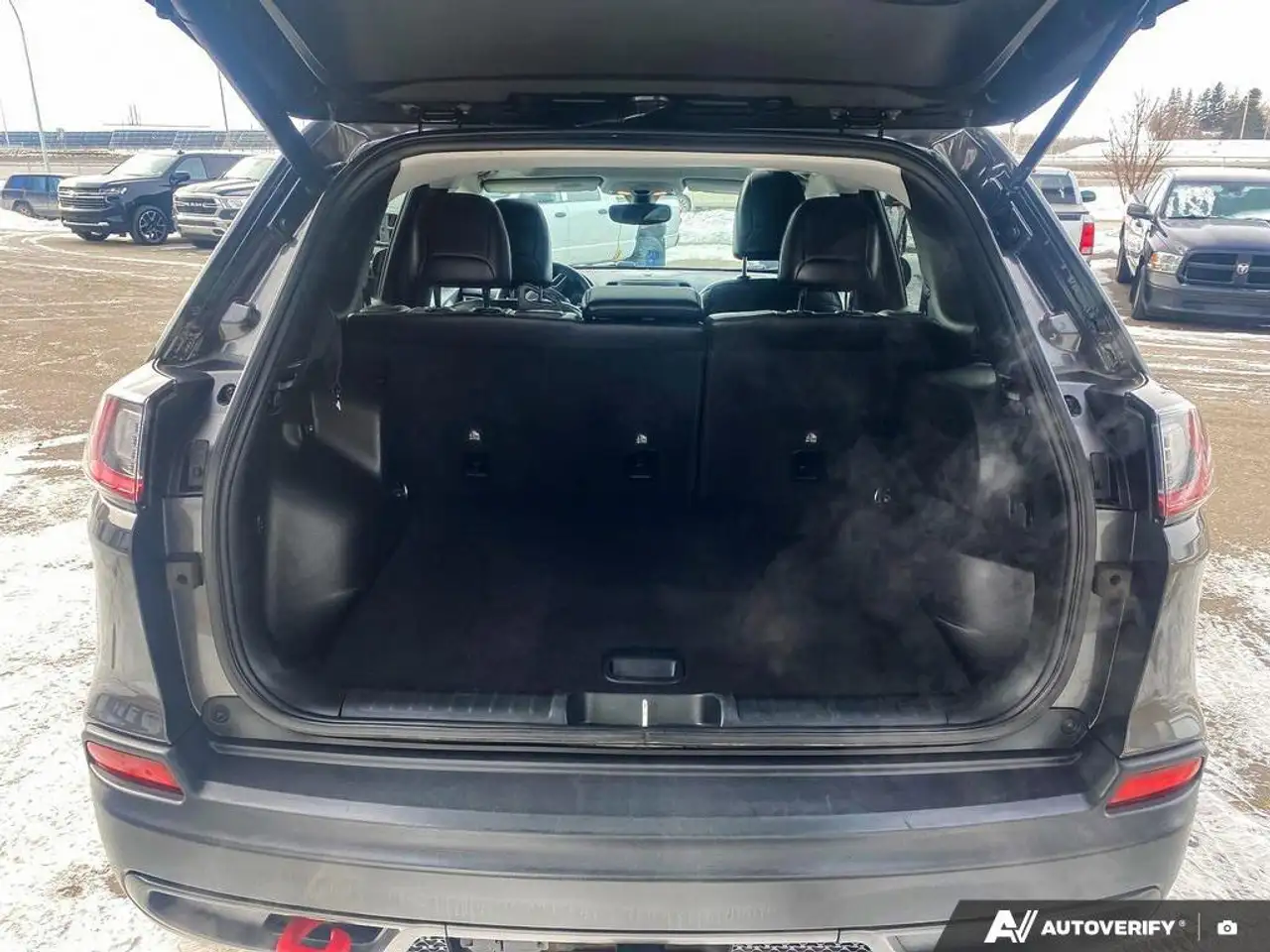 Jeep Cherokee снимка Jeep Cherokee
