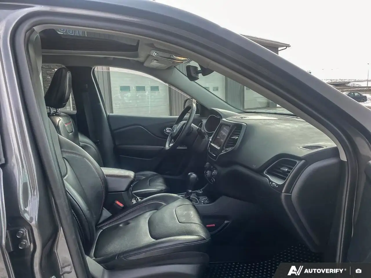Jeep Cherokee снимка Jeep Cherokee