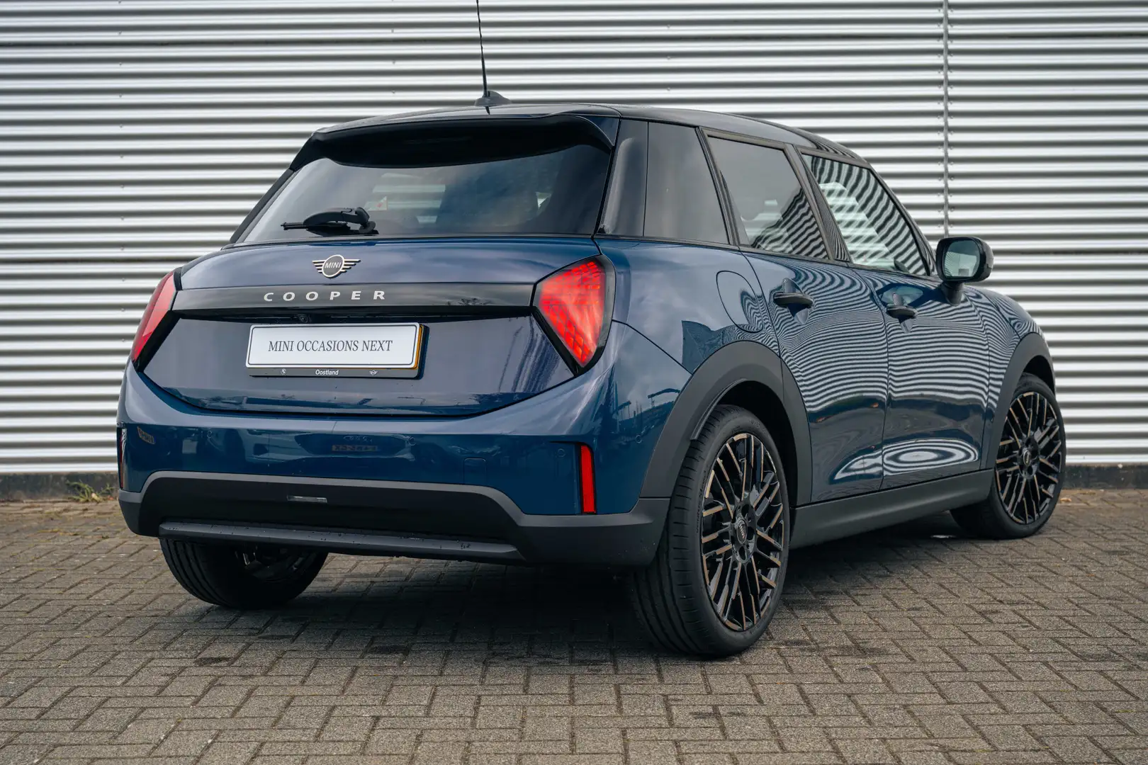 MINI Cooper C Hatchback Automaat / Favoured / Pakket L / 18 inch Синій - 2