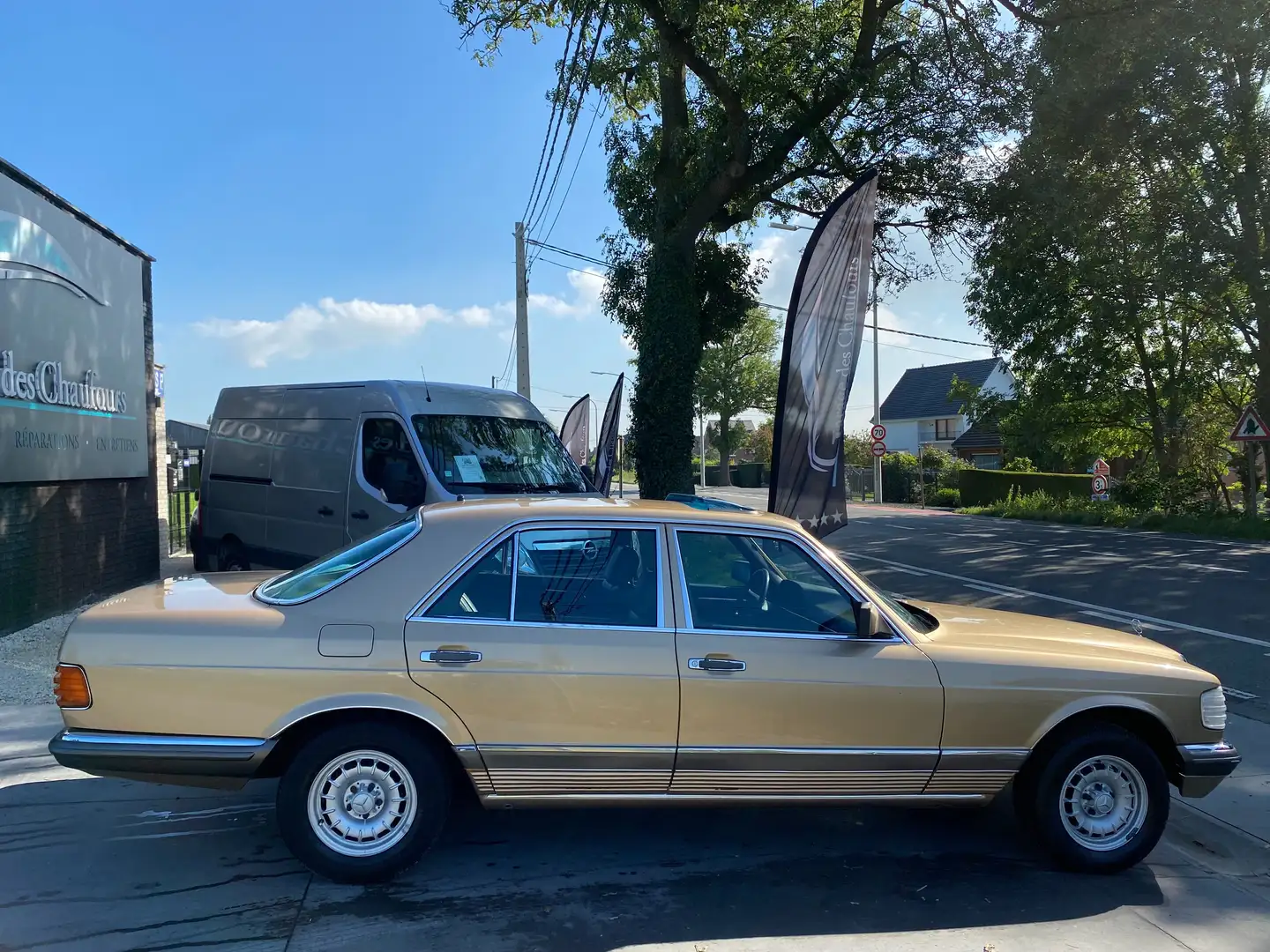 Mercedes-Benz 280 SE Beżowy - 2