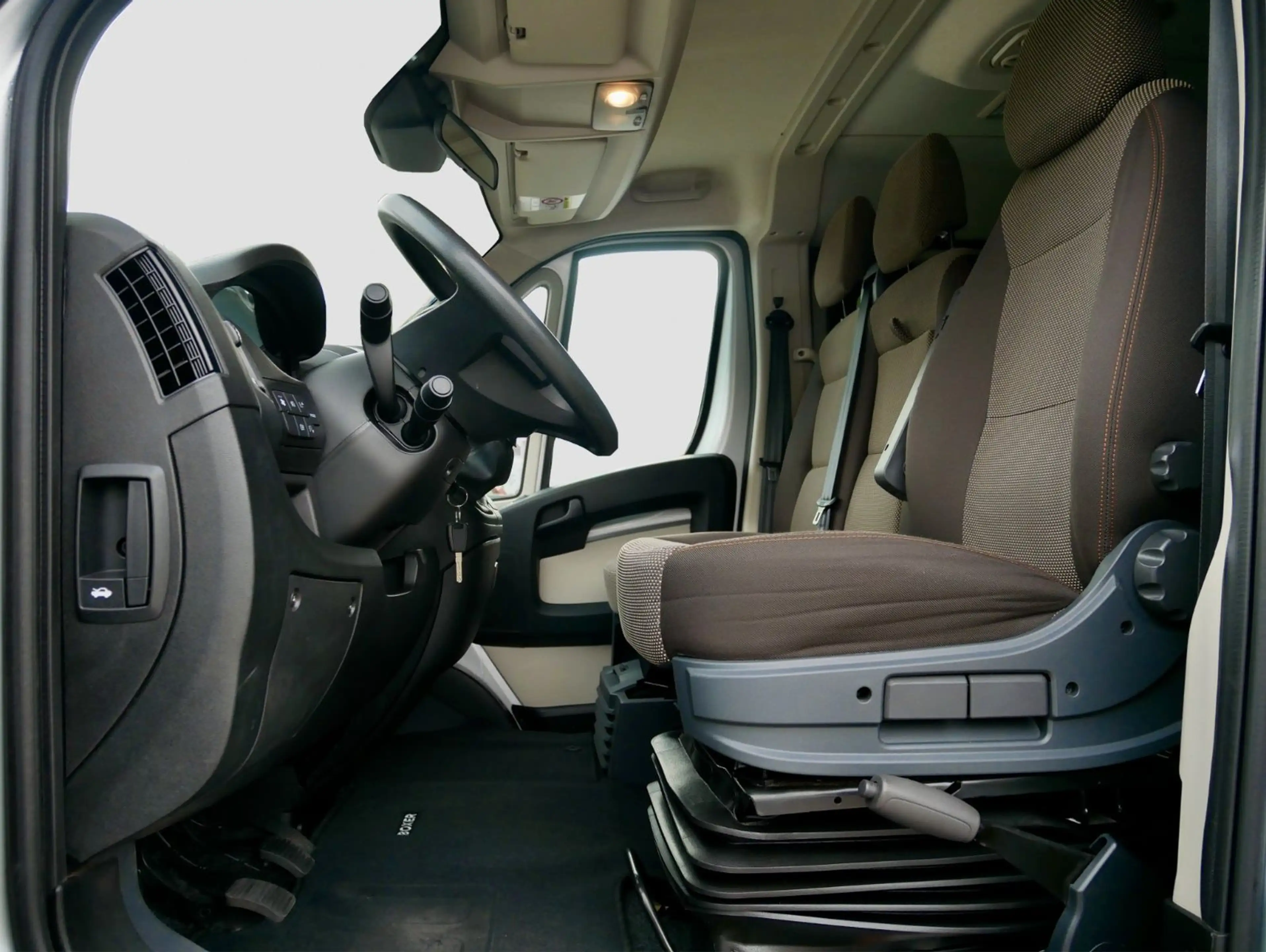 Peugeot Boxer Kombi 330 L1H1 Allure Blue-HDi 160 — photo 13