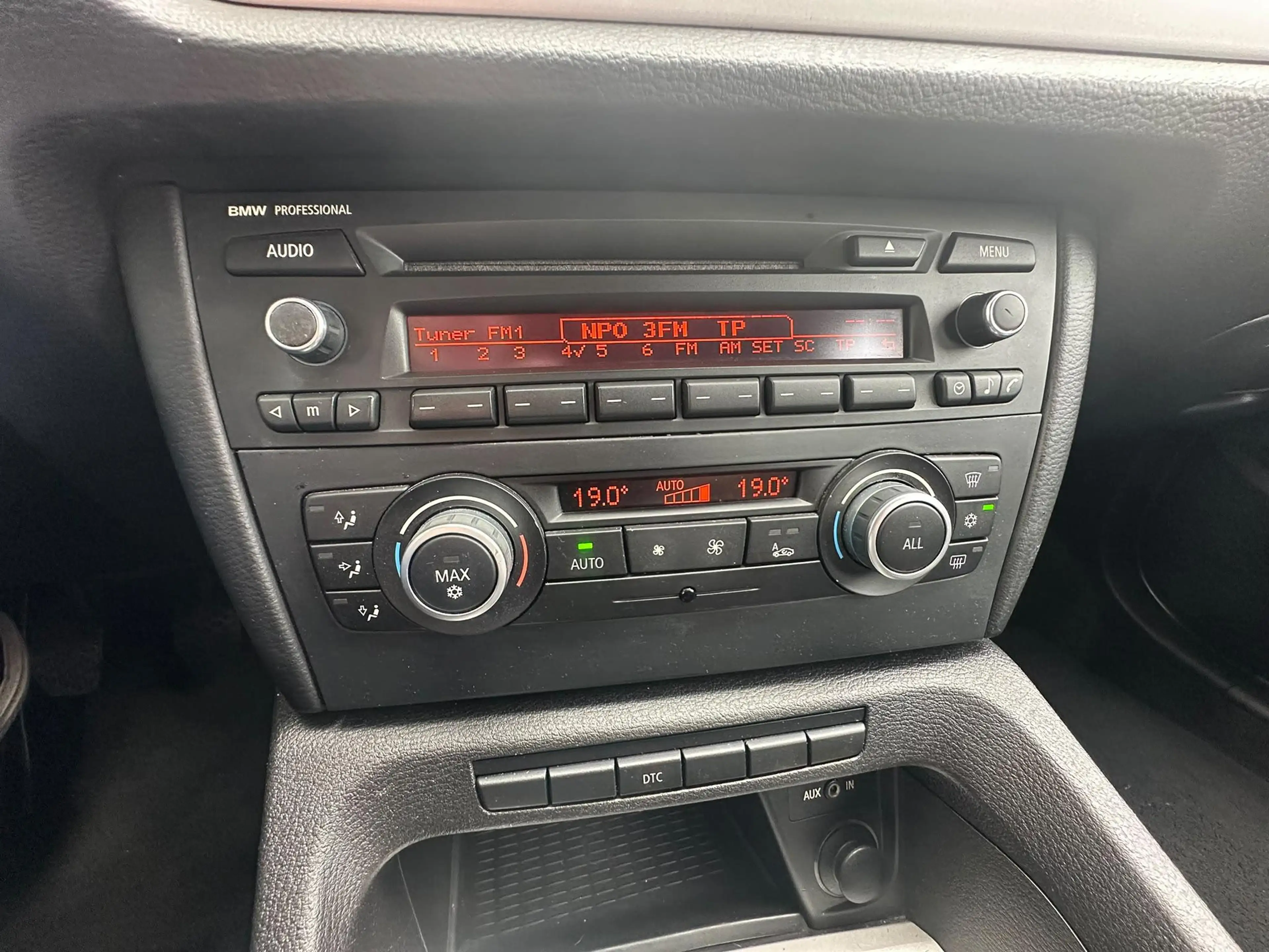 BMW X1 sDrive18i Executive — photo 20