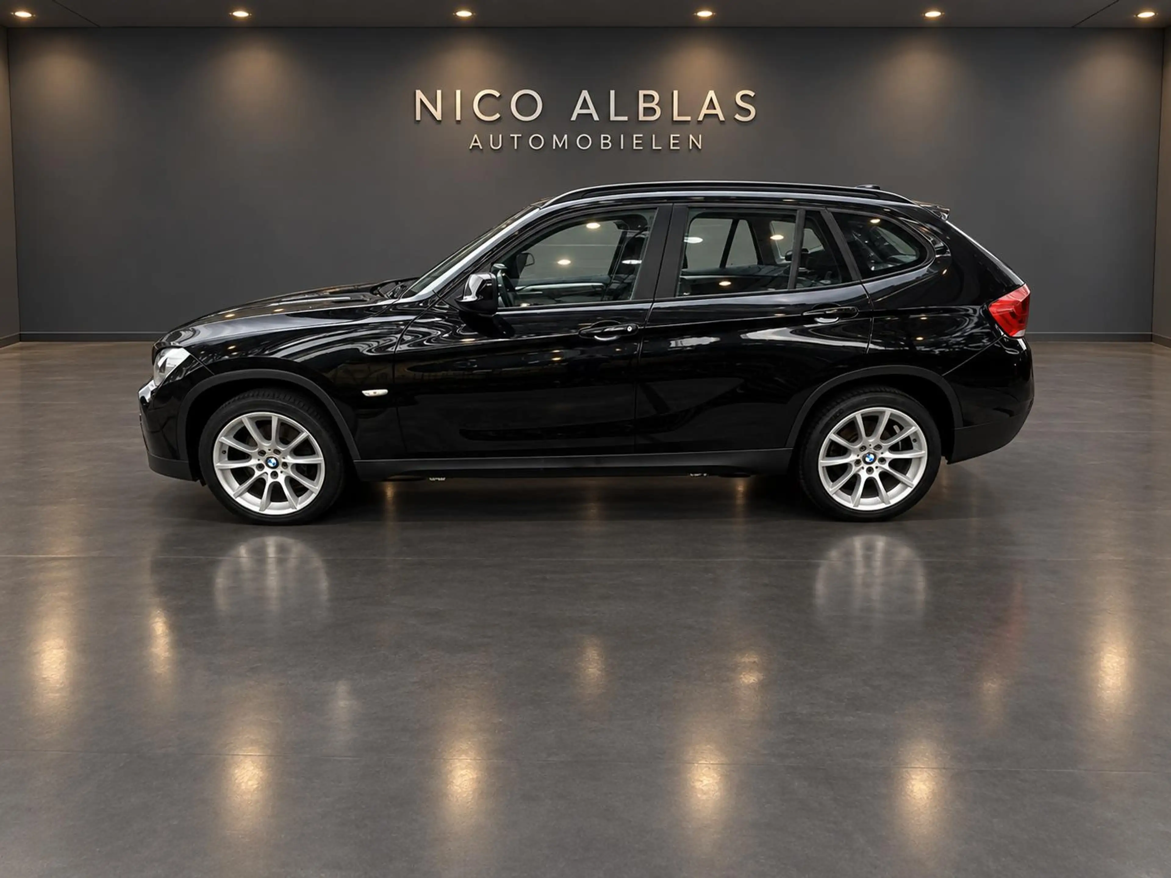 BMW X1 sDrive18i Executive — photo 4