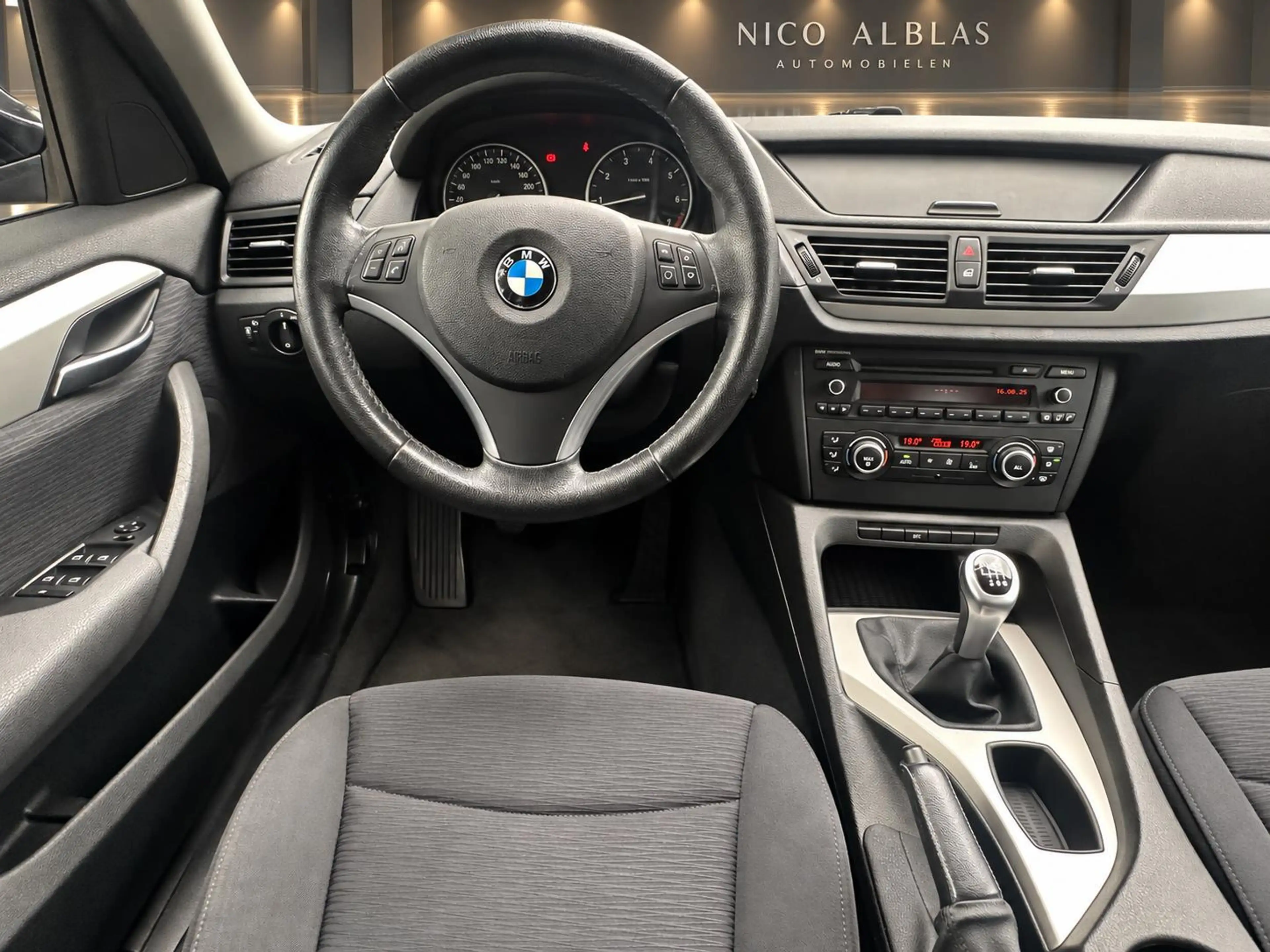 BMW X1 sDrive18i Executive — photo 14