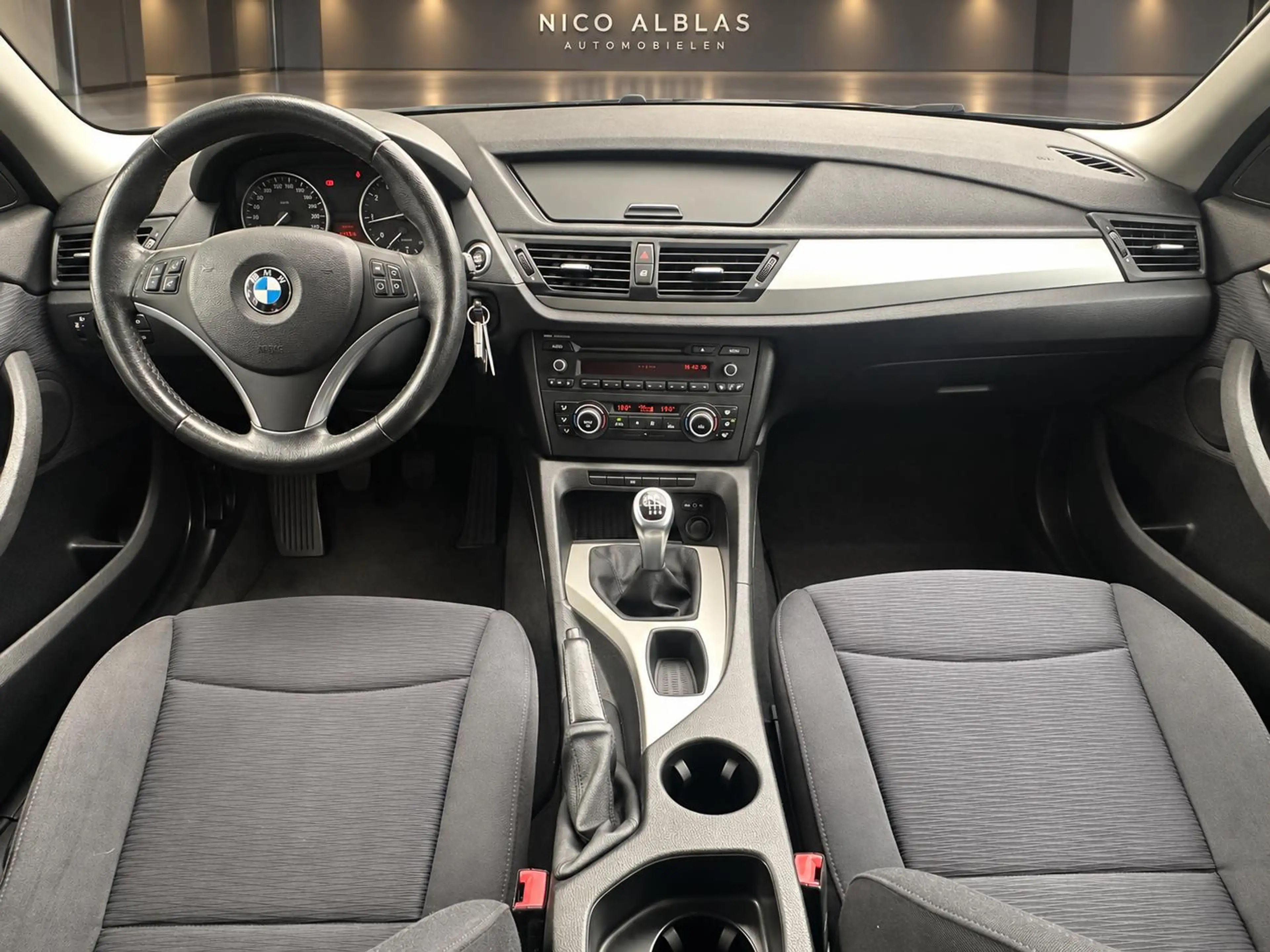 BMW X1 sDrive18i Executive — photo 13