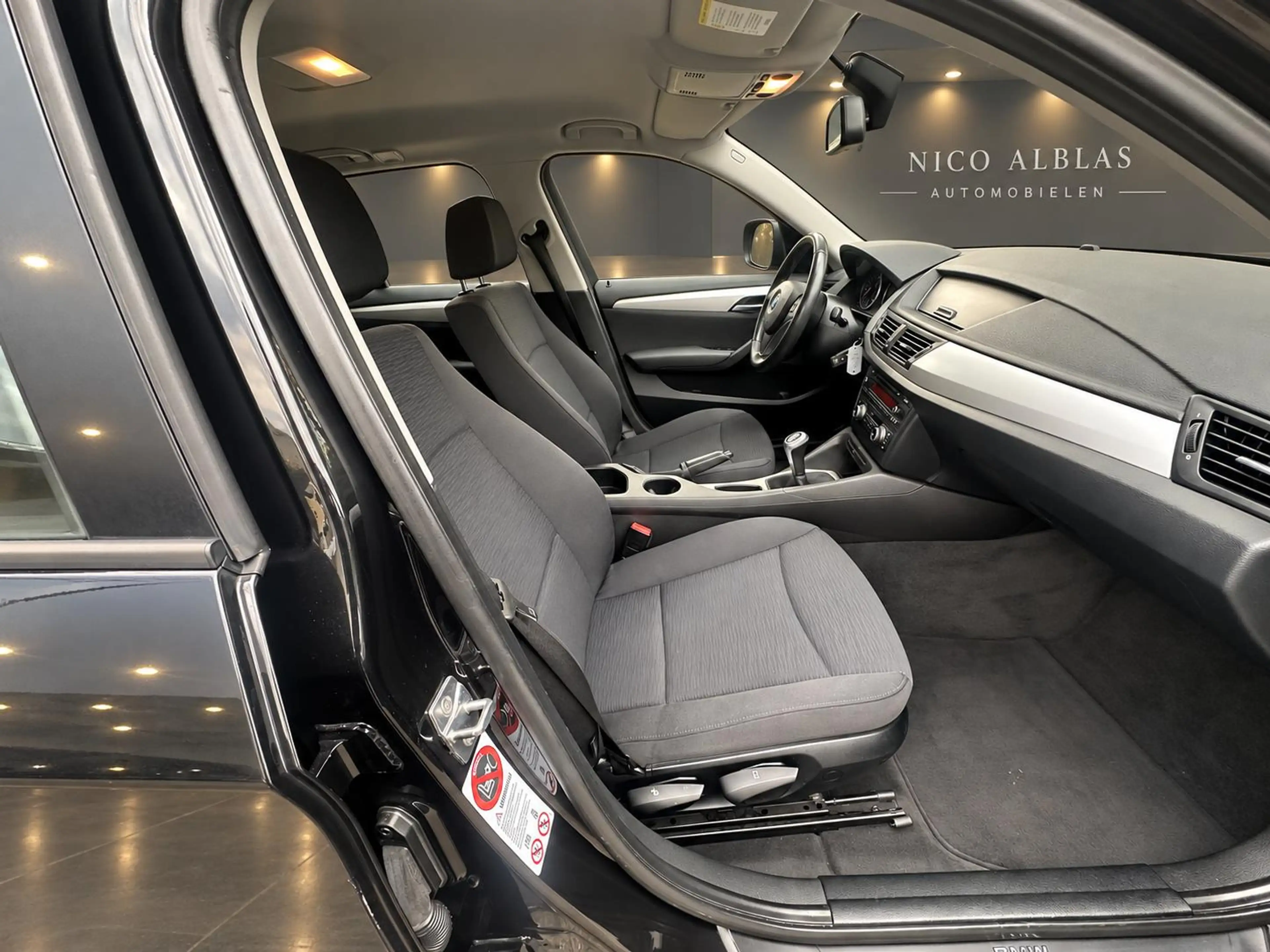 BMW X1 sDrive18i Executive — photo 18