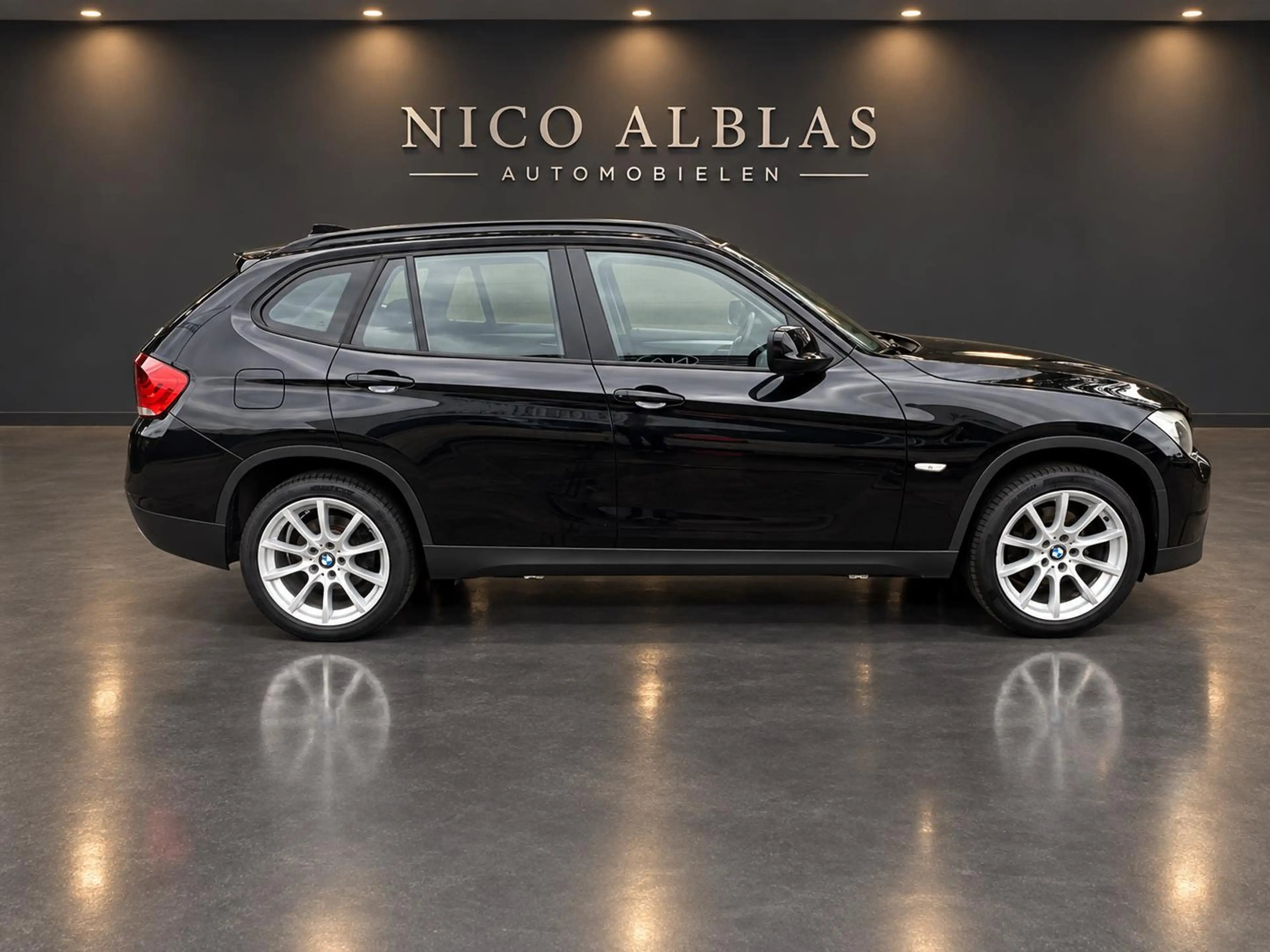 BMW X1 sDrive18i Executive — photo 2