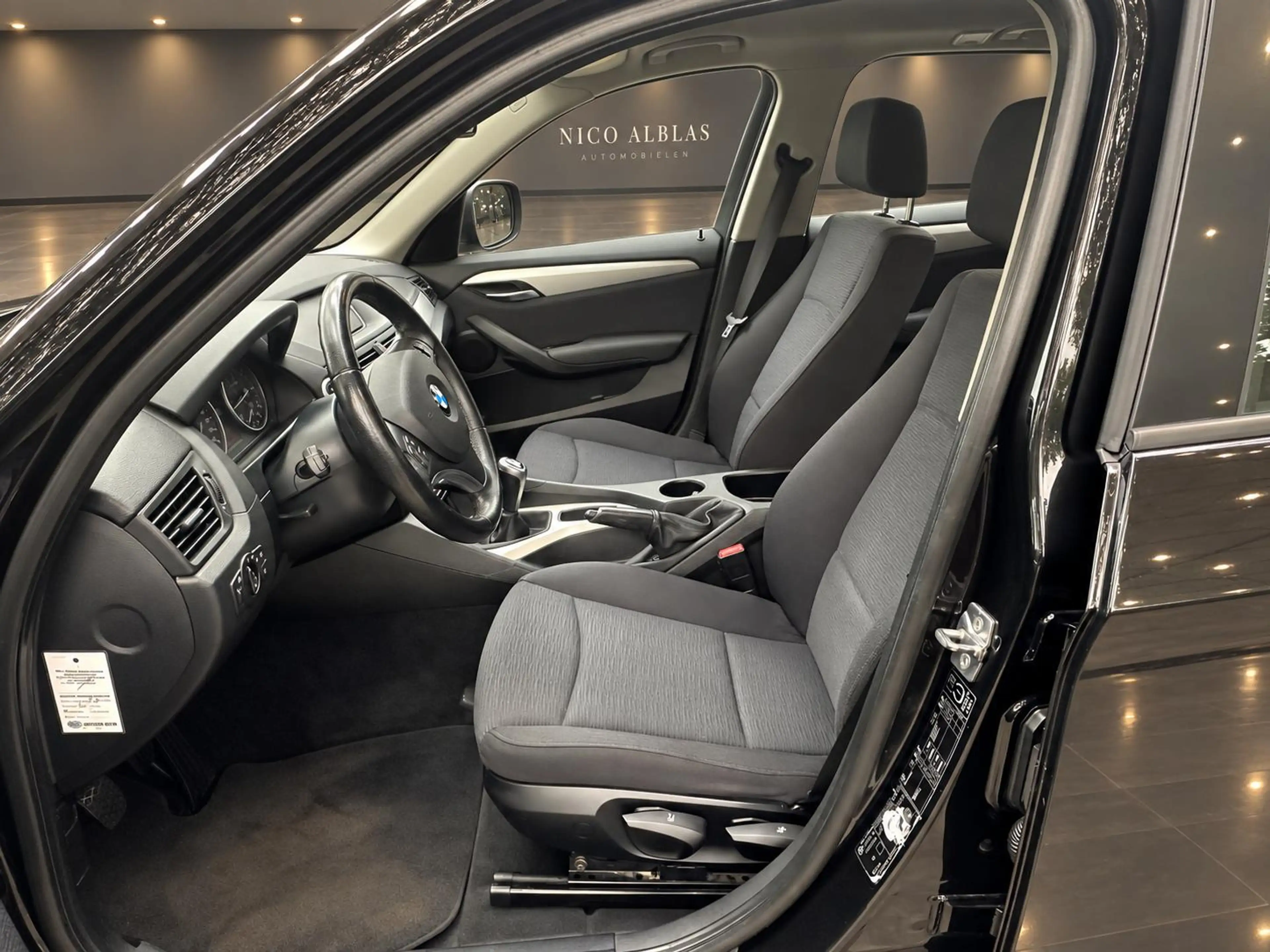 BMW X1 sDrive18i Executive — photo 10