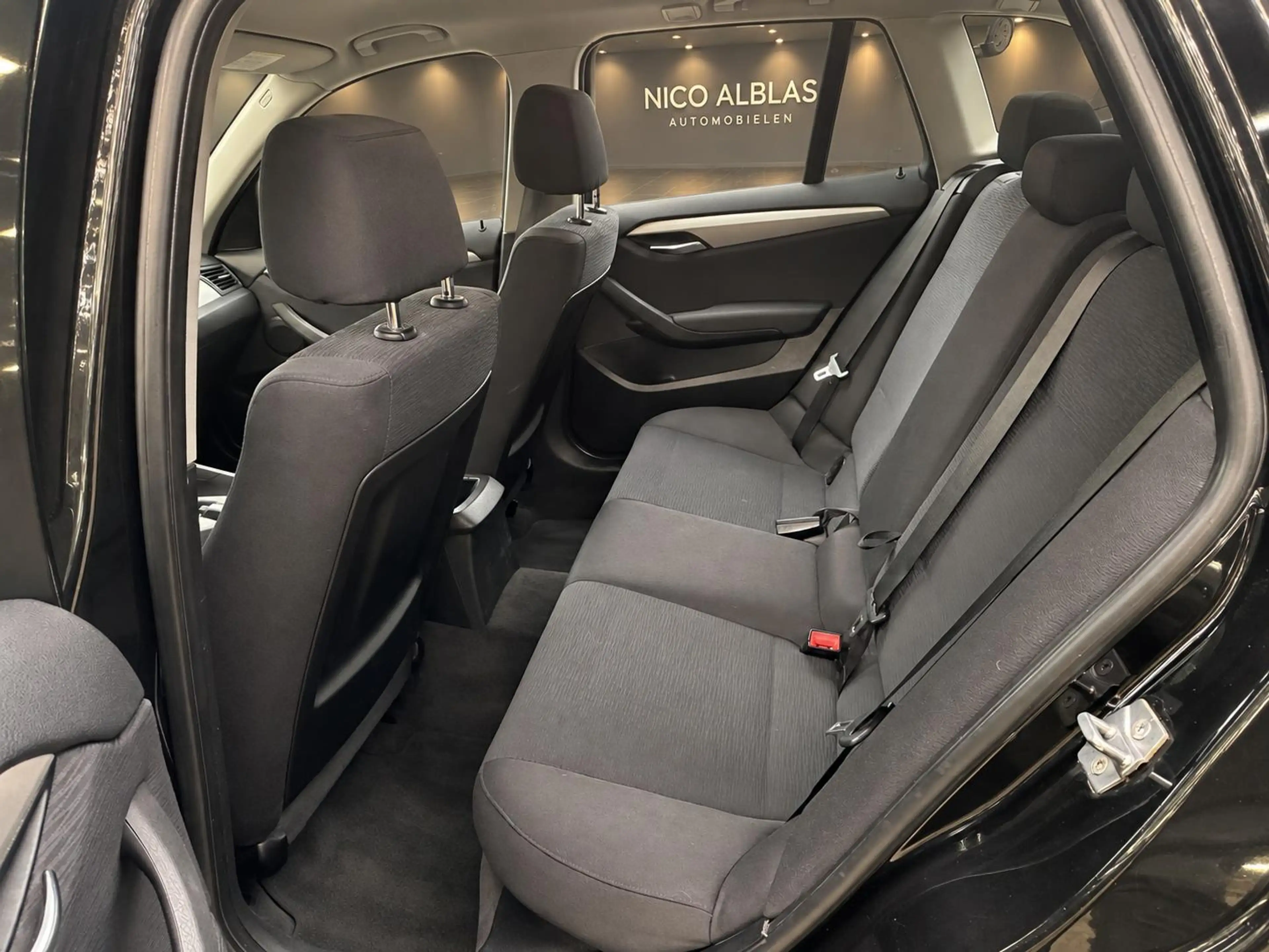 BMW X1 sDrive18i Executive — photo 12