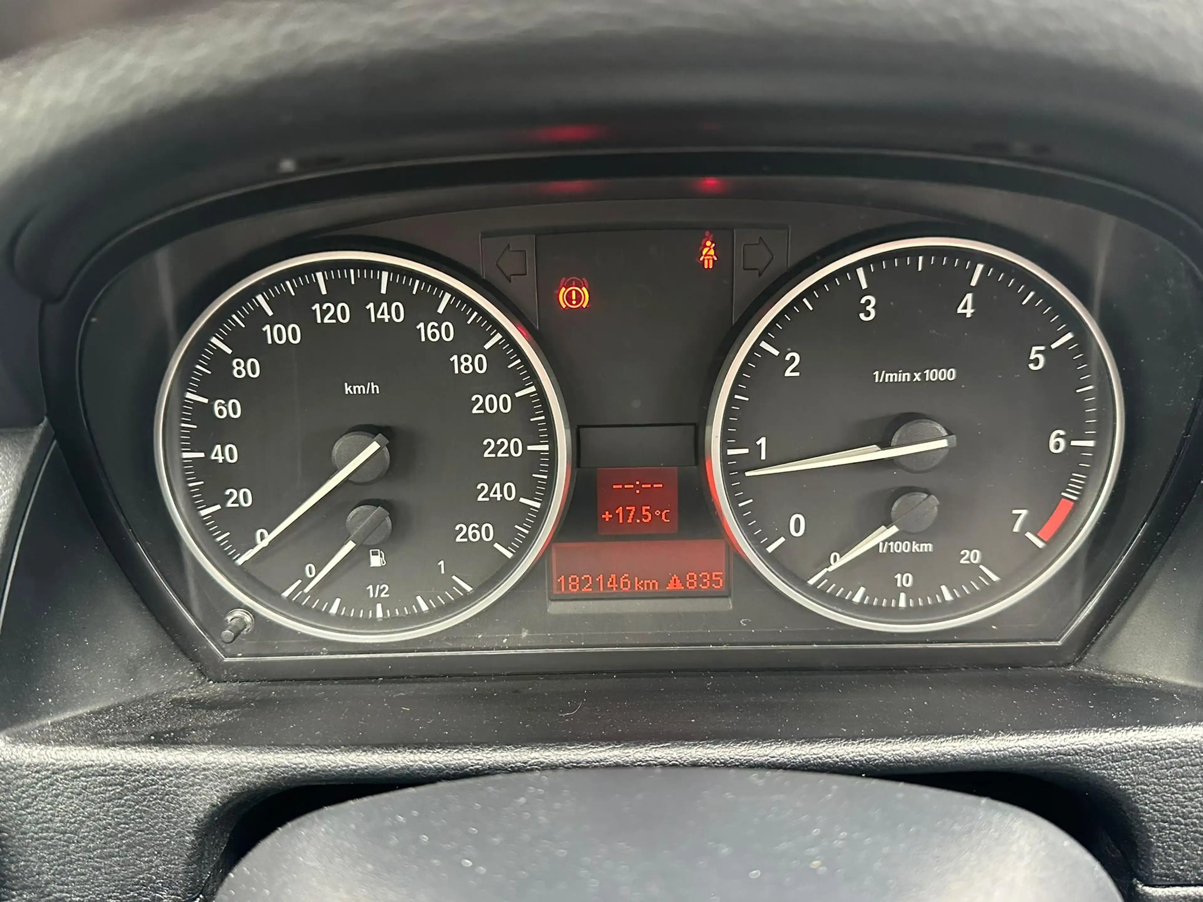 BMW X1 sDrive18i Executive — photo 19