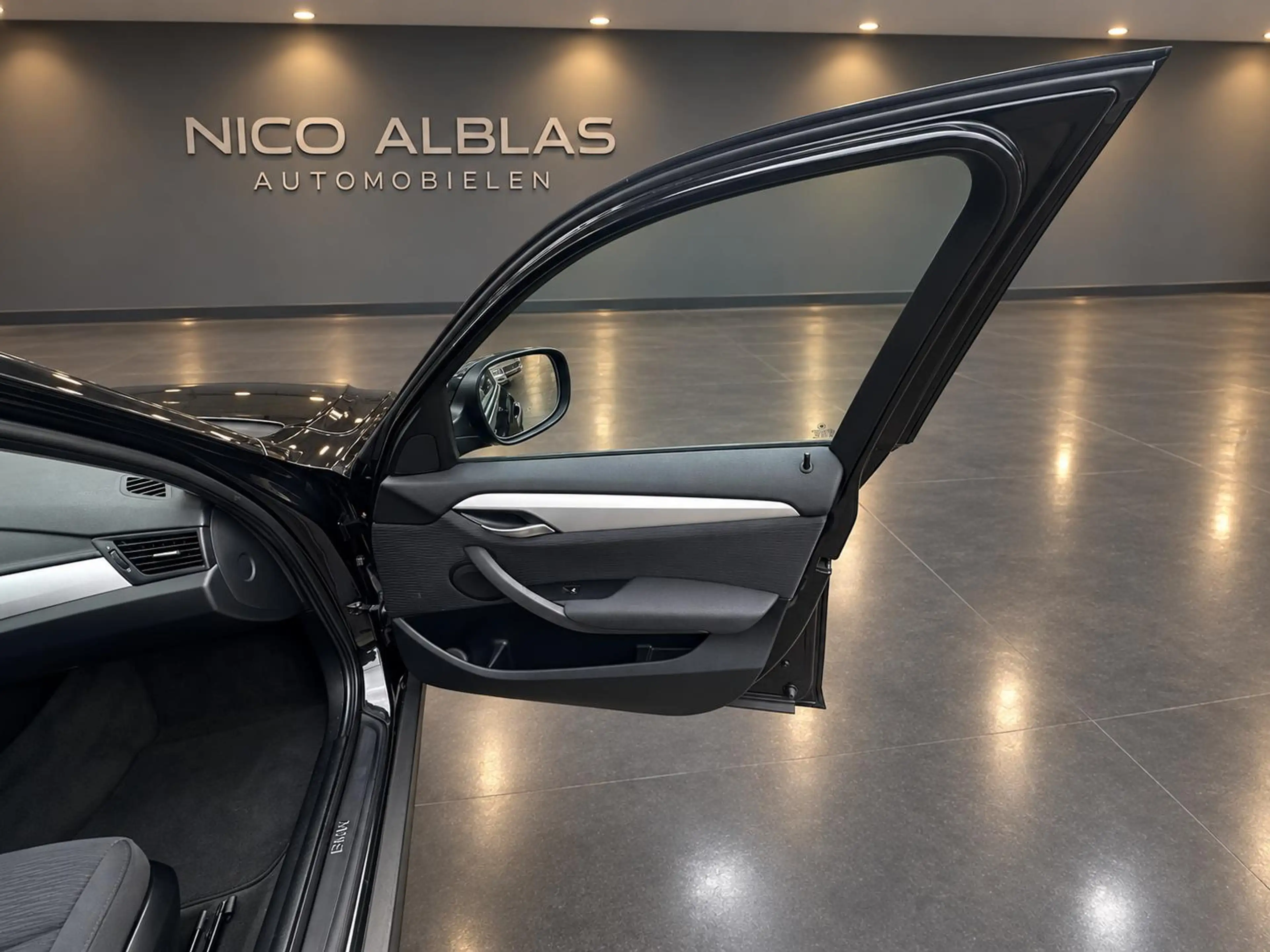 BMW X1 sDrive18i Executive — photo 17