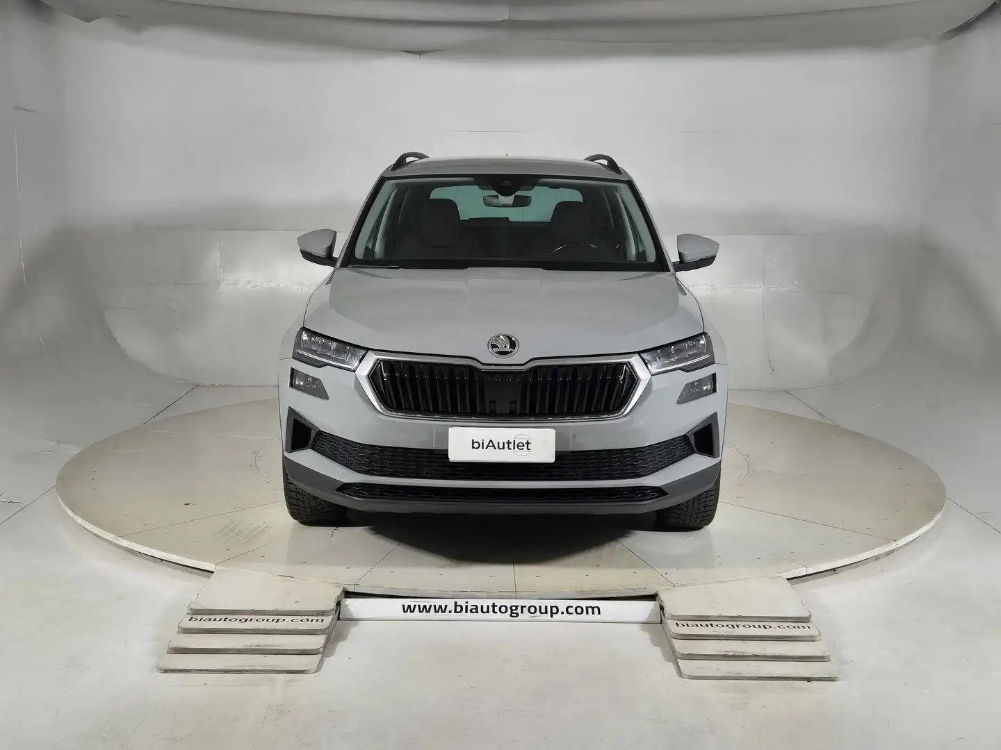 Skoda Karoq 2022 2.0 tdi evo Ambition 115cv dsg Gris - 2