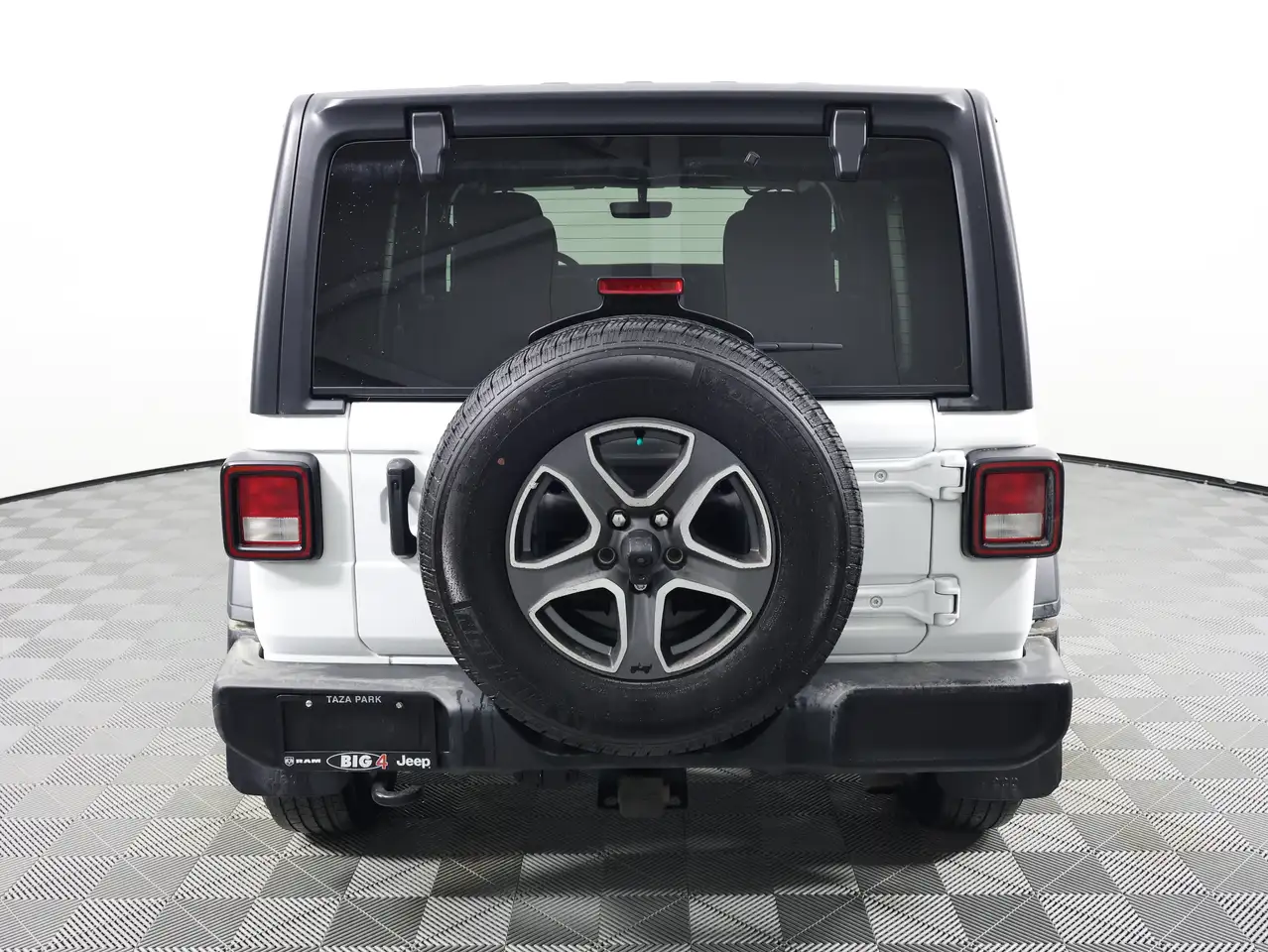 Jeep Wrangler снимка Jeep Wrangler