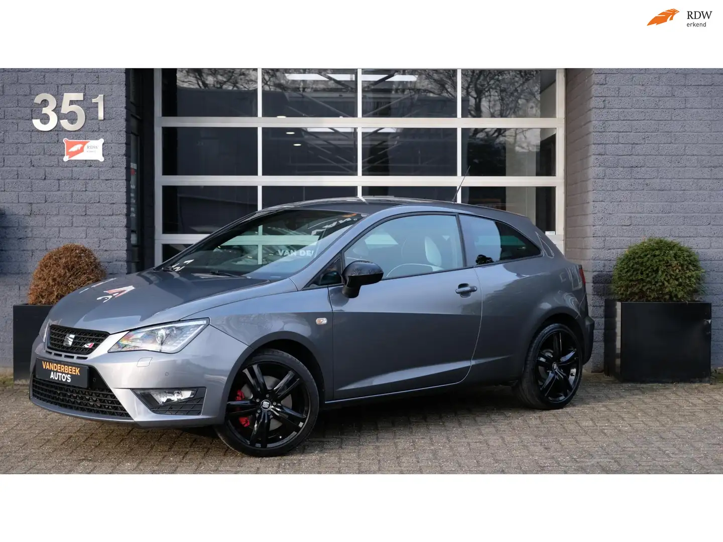 SEAT Ibiza SC 1.8 TSI Cupra 192PK Cruise Navi Led Grau - 1