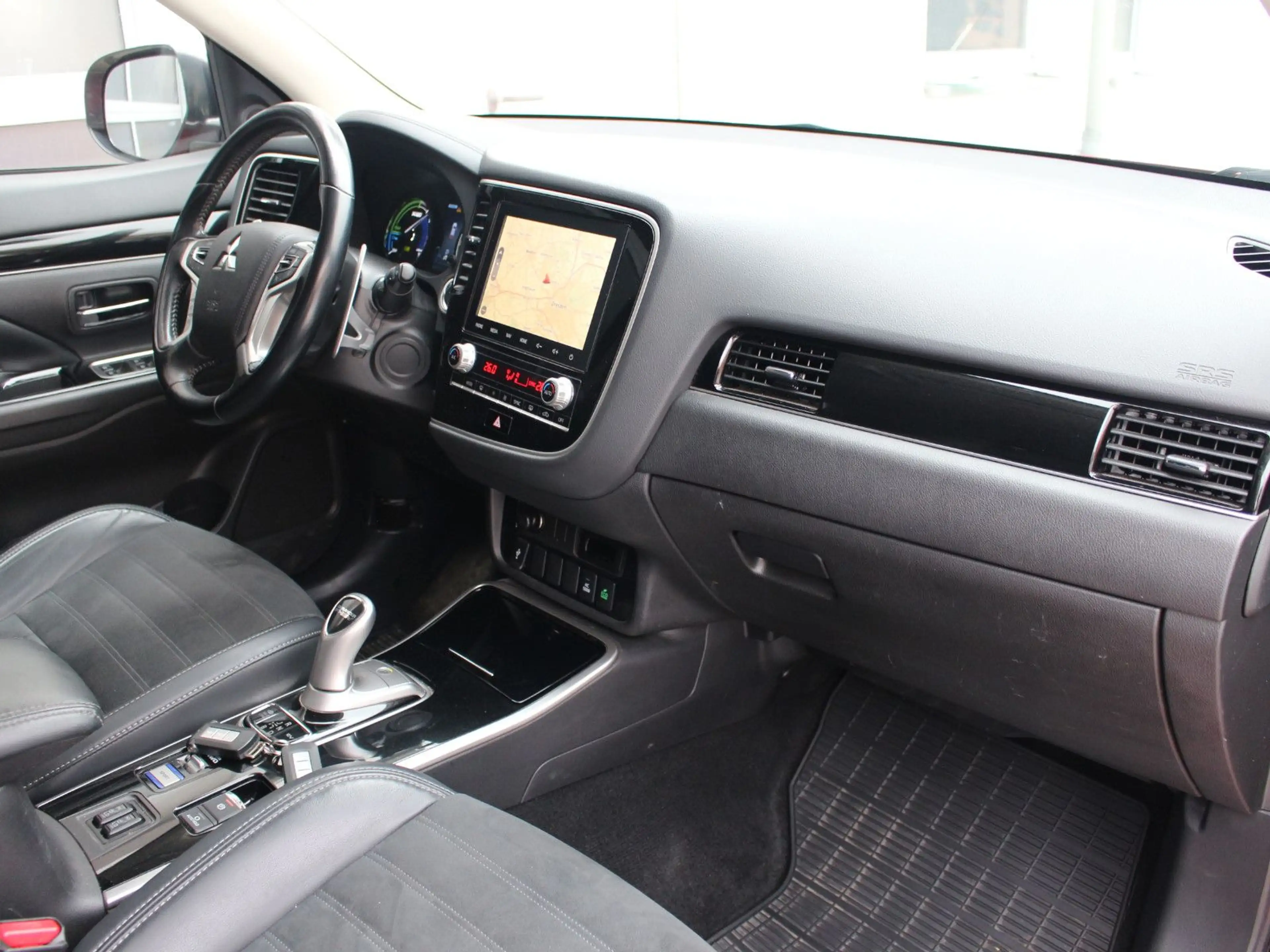 Mitsubishi Outlander PHEV 4WD 2.4 DAB+ Navi SHZ Tempomat WR — photo 9