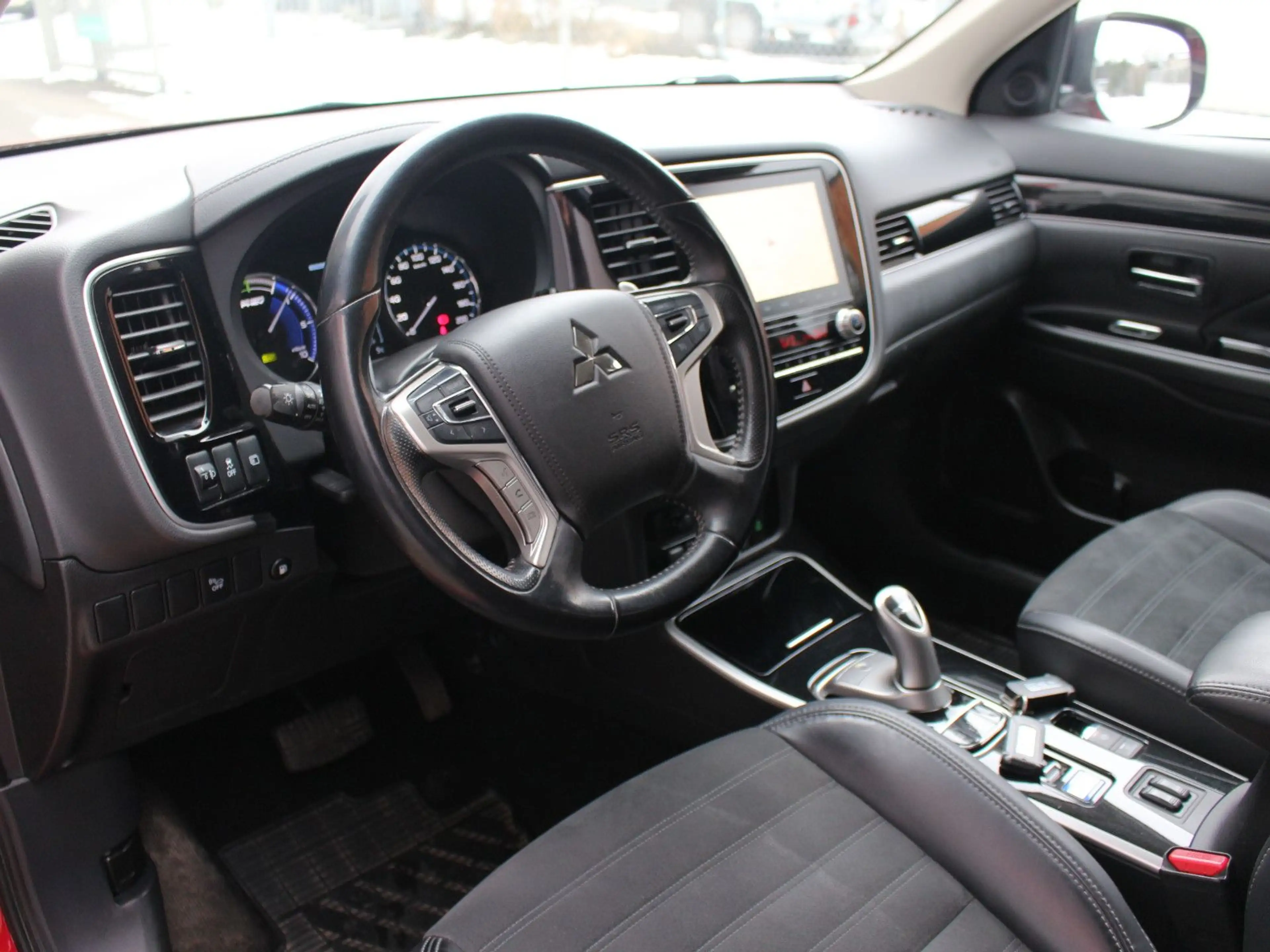 Mitsubishi Outlander PHEV 4WD 2.4 DAB+ Navi SHZ Tempomat WR — photo 8