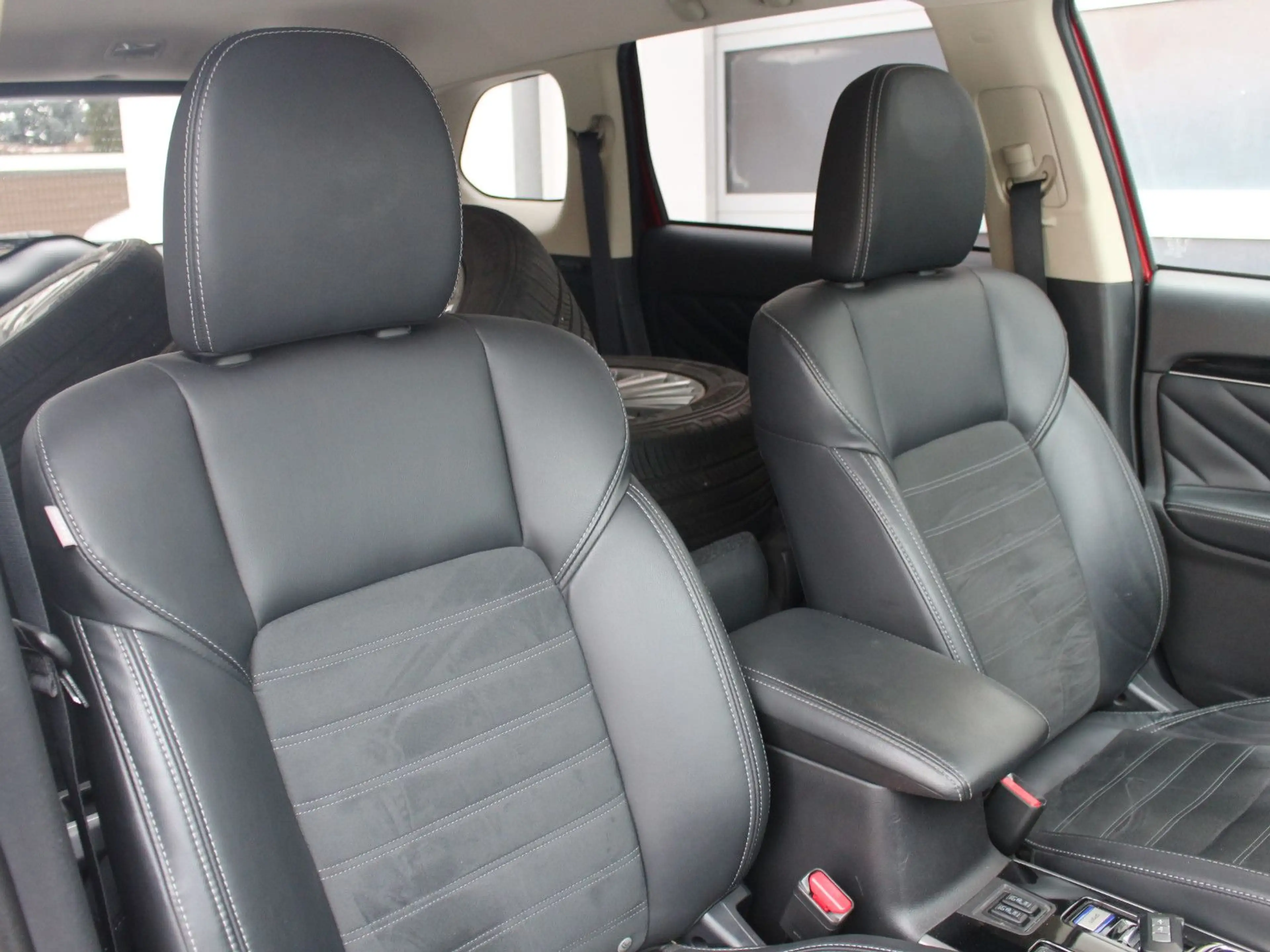 Mitsubishi Outlander PHEV 4WD 2.4 DAB+ Navi SHZ Tempomat WR — photo 10